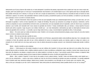 deslocamento que há pouco descrevi são levados de um modo abrangente à consciência das pessoas, seguramente não se poderá sem mais nem menos mudar esta
situação, porém será possível gerar um clima que é incomparavelmente mais favorável a uma transformação do que o clima vigente ainda hoje na educação alemã.
Esta questão central para mim é decisiva; é a isto que me retiro com a função do esclarecimento, e de maneira nenhuma à conversão de todos os homens em seres
inofensivos e passivos. Ao contrário: esta passividade inofensiva constitui ela própria, provavelmente apenas urna forma da barbárie, na medida em que está pronta
para contemplar o horror e se omitir no momento decisivo.
          Becker — Concordo inteiramente. Ainda mais quando eu temia nas suas exposições iniciais que a desbarbarização deveria começar, por assim dizer, com uma
diminuição da agressão. O senhor já havia respondido com a citação de Strindberg. Mas penso que precisamos nos proteger de equívocos. Certamente o senhor
conhece as propostas um pouco surpreendentes de Konrad Lorenz, que desenvolveu com suas exposições acerca da agressão o ponto de vista de que, se quisermos
preservar a paz mundial, será necessário abrir novos campos às agressões dos homens. E nessas considerações cabe, por exemplo, o campo esportivo há pouco
descrito pelo senhor ocupando o lugar da guerra a ser evitada. Acredito que — por mais interessantes e estimulantes que sejam as observações de Konrad Lorenz
acerca das agressões entre os animais — a conclusão a que se chega nestes termos, ou seja, a recomendação de agressões de alívio, é muito perigosa.
          Adorno — Ele conclui assim por razões de darwinismo social. Também a mim ele parece extraordinariamente perigoso, porque implica de uma certa maneira
reduzir os homens ao estado de seres naturais.
          Becker — Não creio que esta seja a opinião de Lorenz.
          Adorno — Não, não é. Mas neste modo de pensar, como também no de Portmann, seguramente existem certas tendências desse tipo. Com a educação contra
a barbárie no fundo não pretendo nada além de que o último adolescente do campo se envergonhe quando, por exemplo, agride um colega com rudeza ou se
comporta de um modo brutal com uma moça; quero que por meio do sistema educacional as pessoas comecem a ser inteiramente tomadas pela aversão à violência
física.
          Becker — Quanto à aversão eu seria cuidadoso
          Adorno -—- Então pergunto se não existem situações em que sem violência não é possível. Eu diria que neste caso trata-se de uma sutileza. Mas creio que
antes de falarmos sobre as exceções, sobre a dialética existente quando em certas circunstâncias a antibarbárie requer a barbárie, é preciso haver clareza de que até
hoje ainda não despertou nas pessoas a vergonha acerca da rudeza existente no principio da cultura. E que somente quando formos exitosos no despertar desta
vergonha, de maneira que qualquer pessoa se torne incapaz de tolerar brutalidades dos outros, só então será possível falar do resto.
          Becker — Bem, a palavra "vergonha" é muito mais do meu agrado, do que a palavra anterior, "aversão". Existe uma literatura ampla a este respeito que —
como é do seu conhecimento — conduz a luta contra a barbárie por meio de uma forma de descrição da barbárie que pode ser apreciada. E na aversão exagerada
frente à barbárie pode haver elementos análogos. Nestes termos considero mais procedente a sua afirmação de que é preciso gerar uma vergonha. Além
                                                                                                                                                             24
disto eu diria que a educação (e por isto o termo "esclarecimento" talvez ainda precise de esclarecimentos) nessas questões deveria se dar com as crianças
 