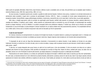 idade quanto de gerações alternadas. Desta forma, laços formais e afetivos cruzam a sociedade como um todo, não permitindo que as oposições sejam levadas a
extremos (Maybury-Lewis, 1984:158; Lopes da Silva, 1986: 217 e ss.).
      No caso da escola, é impossível pensá-la sem conceber a questão da visão dual dos Xavante. Conforme vimos acima, o dualismo é um princípio estruturante do
pensamento desta sociedade e regula todo o processo de aprendizagem (Ferreira, 1994:15).                   Assim, a concepção do mundo passa necessariamente por uma
perspectiva dualista: Homem/Mulher; espaço público/espaço doméstico; vivos/mortos, waniwimhã (nós, os do nosso lado) / tsiré’wa (eles, os que estão separados).
      Além disso, a relação sogro-genro, parte do princípio da organização social Xavante, também está presente no processo educativo, podendo determinar o
resultado dos trabalhos. O dualismo, pouco notado, esteve presente em praticamente todos os momentos do curso de formação, na representação das reuniões
durante as etapas intensivas, na fila do refeitório e na própria concepção teórica dos professores indígenas. É notável que, sempre que se discutia uma questão
fundamental no curso de formação, os juízos divergiam e sempre resultavam em um salutar embate entre dois posicionamentos extremos. Tal complexidade estimula-
nos a refletir sobre a forma como os Xavante incorporaram toda sorte de discussão que lhes foi apresentada.


      A sala de aula Xavante15
      Em diversos momentos de acompanhamento do processo de formação dos Xavante, foi possível observar a presença da organização social e o interesse com
que os professores indígenas se envolviam nos debates que tocavam neste tema. Seguem algumas notas tomadas por mim durante estes acompanhamentos:


      “A disposição da sala de aula em Água Boa demonstrava claramente o funcionamento do sistema Xavante. A sala obedecia ao formato de uma aldeia
tradicional, formando um semicírculo. No centro da sala, como no centro da aldeia, o espaço onde as pessoas reuniam-se para discursar e decidir todas as questões -
pátio central - Warã16.
      A cada dia, um cursista designado pelo grupo tocava um apito às 8 da manhã para o início das atividades. O início era sempre uma leitura de um caderno
idealizado pela docente de língua portuguesa, então secretária de educação do município de Água Boa. Depois da leitura, avaliada pelo grupo, era dado início às
atividades, sempre com uma introdução do assunto pela docente, que depois designava a composição dos grupos e a elaboração das atividades.
      Posicionando-se de maneira ostensiva, os cursistas iam participando das etapas de formação e refletindo sobre todos os assuntos que lhes eram apresentados.
Por outro lado, os docentes tentavam ter como referencial os próprios Xavante, estimulando a presença cultural em sala de aula. Assim é que alguns aportes culturais
apareceram de maneira mais evidente, definindo os registros em sala de aula. A’uwë Uptabi, por exemplo, foi o nome dado ao jornal que deveria circular por todos os


15
   A discussão aqui está pautada em observações realizadas durante uma das etapas de formação, na disciplina de Língua Portuguesa ministrada pela docente Lúcia Schuster. A intenção
foi demonstrar, com um exemplo concreto, como se dá o desenvolvimento das aulas. Em linhas gerais, todo o curso desenvolveu-se da mesma maneira.
16
   Para as questões mais sérias ou que diziam respeito somente aos Xavante havia um outro Warã na quadra de esportes ao lado dos dormitórios.
                                                                                                                                                                                44
 