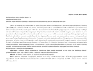 Entrevista com João Marcos Rainho

Revista Educação, Editora Segmento, número 238
www.editorasegmento.com.br.
Educadora cubana afirma que a construção de uma nova sociedade latino-americana passa pela pedagogia de Paulo Freire


        O Brasil está exportando para a América Latina um modelo bem-sucedido de educação. Nada a ver com as atuais mudanças propostas pela Lei de Diretrizes
e Bases (LDB), com os sistemas de avaliação ou os processos de modernização através do uso de computadores em sala de aula. Aliás, tudo o que é feito nas classes
tradicionais vai na contramão desse modelo, que na verdade não é tão novo assim. Estamos falando da educação popular proposta por Paulo Freire, cuja metodologia
está servindo de base para a criação de diversas organizações não-governamentais e incentivando uma nova maneira de enxergar os espaços educativos. Em países
que ainda não usufruem um regime democrático no sentido lato do termo e buscam um novo modelo de sociedade, mais justa, igualitária e participativa, a obra de
Paulo Freire pode ajudar no processo de transição. O que não deixa de gerar conflitos com o poder local, seja em relação ao estado ou à instituição escola, por
promover a reflexão profunda dos sistemas políticos e sociais. É exatamente esse o estágio da educação popular em Cuba, que chegou por ali tardiamente em relação
a outros países da América Central e do Sul, e que hoje se orgulha de possuir um dos principais pólos internacionais de formação de educadores - o Centro Memorial
Dr. Martin Luther King Jr, cujas oficinas atenderam diretamente 1.500 pessoas desde 1993. Esther Pérez, licenciada em letras e ex-representante de Cuba nas Nações
Unidas, coordena a área de educação popular do centro. Ela conversou com a Revista Educação sobre a influência de Paulo Freire em seu trabalho e como um
sistema de ensino não-convencional pode ajudar no desenvolvimento de habilidades e competências pessoais tão almejadas pelos métodos "modernos".
Revista Educação - O que são os educadores populares?
        Esther Pérez - Educadores populares são pessoas que trabalham com grupos humanos na sociedade. No caso cubano, com organizações populares,
governos, programas sociais, como o médico de família, e instituições de diversos tipos, inclusive escolas.
        Educação - O "inclusive escolas", significa que esse não é o foco principal do programa?
        Esther - Professores participam de nossos programas atualmente, mas no começo o trabalho não estava aberto a eles. A educação popular trabalha com um
espaço diferente da escola tradicional e em certo ponto até critica o modelo tradicional do professor todo onipotente de um lado e os alunos passivos, recebendo
informações, de outro.

                                                                                                                                                              29
 