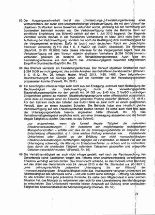 65. Der Ausgangssachverhalt betraf das (,Fortsetzungs-,)-Feststellungsinteres~~ eines
Wettvermittlers, der durch eine unio~srechtwidrige VerbotsverfOgung, die mit dem Vdrwurf der
objektiven Strafbarke.it seines Gewerbes verbunden wurde, jahrelang bei der Vermi~l.ung von
Sportwetten behindert worden wa.r. Die VerbotsverfOgung hatte die Behorde efann auf
schriftliche Empfehlui1g des BVerw(3 zeitlich auf den 1. Juli 2012 begrenzt. Der i~lagende
Vermittler konnte deshalb in der mOndlichen Verhandlung im Marz 2013 nicht ·~ehr die
Aufhebung der VerbotsverfOgung, sondern nur noch die Bestatigung ihrer Rechtswid!-lgkeit fOr
die Vergangenheit erreichen. DaWr ist (auch) nach deutschem Recht ein ,bet~chtigtes
Interesse" notwendig (§ 113 Abs. 1 S. 4 VwGO; vgl. EuGH, Abdulbasit). Die {orinstanz
(BayVGH, 10 BV 10.2665) hatte <;lieses Interesse tor die Vergangenheit bejaht. ·:;Y'Jeil die
VerbotsverfOgung mit dem Vorwurf objektiv strafbaren Verhaltens (§ 284 StGB) fi:!mmerzu
verbunden gewesen ist, bestehe ein Rehabilitierungsinteresse. Auch folge ein
Feststellungsinteresse aus dem durch das Unterlassungsgebot bewirkten tiefg'i~ifenden
Eingriff iri Grundrechte (BayVGH, Rn. 53). '
66. Das BVerwG verneinte ein Feststellungsinteresse. Der Vorwurf objektiver Strafbar~eit nach
§ 284 StGB sei nich{geeignet, das soziale Ansehen des Betroffenen herabzusetzen ($VerwG,
8 C 16.12, Rn. 25; kritsch, Huber, NVwZ 2013, 1488, 1489). Dem tiefg~~ifenden
Grundrechtseingriff sei GenOge getan, weil der Verniittler vor den Verwaltungsg'erichten
prozessieren konnte (BVerwG, Rn. 29 ff.). ;}"
67. Ein berechtlgtes Interesse folge auch nicht aus der Erwagung, eventuell nach Bestati~ung der
Rechtswidrigkeit der Verbotsverfugung durch die Verwaltung~gerichte
StaatshaftungsansprOche vor den gemaB Art. 34 GG und § 40 Abs. 2 VwGO zuS,(andigen
Zivilgerichten geltend zu machen. StaatshaftungsansprOche seien offensichtlich aus*_ichtslos,
,ohne dass es insoweit einer ins Eihzelne gehenden PrOfung bedOrfte" (BVerwG, R~.· 44 ff.).
FOr den Zeitraum nach den Urteilefl des EuGH fehle es zwar nicht an einem qu~;lifizierten
VerstoB, aber an einem kausalen Schaden. Die Behorde habe eine inhaltlicti1 gleiche
VerbotsverfOgung auf den Erlaubnisvorbehalt stotzen konnen. Es stehe auch nicht f~st, dass
die Untersagungsbehorde hierv6n abgesehen hatte (BVerwG, Rn. 52). Das
VerhaltnismaBigkeitsgebot verpflichte nicht, von einer Untersagung abzusehen und die formell
illegale Tatigkeit zu dulden. Das ware, sodas BVerwG, ··:.· ~
,nur anzunehmen, wenn die forme// illegale Tatigkeit die m~teriellen
Erlaubnisvoraussetzungen mit Ausnahme der moglicherweise recht~widrigen
Monopolvorschriften - erfOIIte wid dies fOr die Untersagungsbehorde im Zeitp~hkt ihrer
Entscheidung offensichtlich, d. h. •ohne weitere PrOfung erkennbar war. ... Verpl.eibende
Unklarheiten oder · Zweifel an der ErfOI/ung der nicht monopolabp{jngigen
Erlaubnisvoraussetzungen rechtfertigten dagegen ein Einschreiten. In diesem Faflilwar die
Untersagung notwendig, die Klarung im Er/aubnisverfahren zu sichern und zu withindern,
dass durch die uherlaubte Tatigkeit vollendete Tatsachen geschaffen und urif:JeprOfte
Gefahren verwirklicht wurden." (BVerwG, Rn. 56). f~,
68. Die VerhaltnismaBigkeit sei auch nicht infrage gestellt, weil nach der Rechtsprech;~ng des
Gerichtshofs keine Sanktionen wegen des Fehlens einer unionsrechtswidrig voren{ljaltenen
Erlaubnis verhangt werden dOrfen. Das Unionsrecht schlieBe, so das BVerwG unter ~erufung
auf das Urteil des Gerichtshofs vom 24. Januar 2013 in' der Rs. Stanleybet u.a. (C{j 86/11 },
,eine ordnungsrechtliche praventive Untersagung bis zur Klarungf der
- monopolunabhangigen - Erlaubnisfahigkeit nicht aus. Insbesondere verlange Unionsf.echt bei
Rechtswidrigkeit des Monopols keine - und erst Recht keine sofortige - Offnung des.:Marktes
fOr aile Anbieter ohne jede praventive Kontrolle. Es stehe dem Mitgliedstaat in einer:.solchen
Situation frei, das Monopol zu reformieren oder sich tor eine Liberalisierung des Markt~ugangs
zu. entscheiden. Das Unionsrecht vermittle keinen Anspruch auf Duldung einer uneJ'Iaubten
Tatigkeit bei Unanweridbarkeit der Monopolregelung (BVerwG, Rn. 57). :s:
·;~1..~.;
i
 