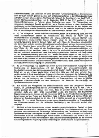 ;:.
,,..,.
/
zusammenarbeitet. Das kann nicht im Sinne der vollen Funktionsfahigkeit des Binn~~marktes
sein, der auch dadurch gepragt ist, dass sich Drittstaatsangehorige in den Mitgliedsta~ten legal
aufhalten und dort arbeiten dOrfen. Wohl deshalb hat auch der Gerichtshof- wie das BVerfG in
seinem Nichtannahmebeschluss vom 3. September 2012 (1 Bvl 7/12) ausfOhrt'f;_ in der
Gambe//i-Entscheidung im Rahmen eines Strafverfahrens gegen 138 WettverniLttler das
vorlegende italienische Gericht verpflichtet, seine Rechtsprechung in allen Strafyerfahren
unabhangig von der Staatsangehorigkeit der Beschuldigten anzuwenden. Es wird desbalb vom
Gerichtshof keine erneute Klarstellung erwartet, dass sich die turkische Angeklagte~!n einem
Fall mit den vorliegenden Besonderheiten auf das Unionsrecht berufen kann. ~}/~.
I~·
124. a) Das vorlegende Gericht bittet den Gerichtshof jedoch um Klarstellung, dass.Ja//e dem
Staat zuzurechnenden Stellen die Verbotsnorm des Artikels 56 AEUV cind die
unionsrechtlichen Grundsatze beachten und entgegenstehende nationale Norm~n oder
Rechtspraktiken una·ngewendet lassen mossen. Zwar ist die Rechtsprechu;i)g zum
Anwendungsvorrang bekannt. Danach haben sich ,aile Trager der Verwaltung eins¢1}/ie/Jiich
der Gemeinden und der sonstigen Gebietskorperschaften diesem Vorrang zu beugenl/so dass
sich der Einzelne ih,nen gegeniiber auf eine solche Gemeinschaftsbestimmung:f:berufen
kann"(Gioia, Rn. 30). Auch ist die Rechtsprechung in den sportwettenrechtlichen und
giOcksspielrechtlichen Verfahren bekannt, die zum Teil strafrechtliche Ausgangssac~verhalte
betrafen und damit verdeutlichen, dass Strafverfolgungsbehorden, Gerichte und Ge~~tzgeber
an den Anwendungsvorrang gebunden sind. Jedoch verbleiben angesichts des Nacodrucks,
mit dem die Staatsanwaltschaft Kempten behauptet, das Verbot des Artikels 56 AEqy richte
sich nicht an sie, sondern nur an den Gesetzgeber und allenfalls die Verwaltungsbehot;~en, die
ein unionsrechtkonformes Erlaubnisverfahren einzurichten; hatten, letzte Zweifel hinsichtlich der
insoweit zutreffenden Auslegung des Unionsrechts. .;,'
j' ~'.
125. lb) Die Vorlagefrage 1 a) bezieht sich zudem auf die unterschiedlichen Auslegungen des
Unionsrechts im Zusammenhang . mit den Folgen der Unionsrechtswidrigk~it des
Sportwettenmonopols. Wieder Ausgangssachverhalt deutlich macht, hangt es gleichs~m vom
Zufall ab, ob ein privater Wettanbieter erlaubnisfrei tatig sein dart oder verbot~n bzw.
sanktioniert wird. Sogar innerhalb des Amtsgerichts Kempten divergieren die Auffassu~~en. Es
ist daher notwendig, dass der Gerichtshof in Erganzung seiner Urteile vom 8. Septemq~r 2010
Klarheit Ober die Auslegung des Unionsrechts im Zusammenhang mit dem im ?,PIOStV
geregelten Erlaubnisvorbehalt vor dem Hintergrund der fehlenden RechtfertigU:ng des
Sportwettenmonopols.schafft. 'i',
126. Ein Richter am Amtsgericht, die Staatsanwaltschaft sowie das Landgericht Kkmpten
meinen, ein Vermittlungsverbot sei nur unionsrechtswidrig, wenn es auf § 10 Abs. z; und 5
GIOStV gestutzt ist; dies bedeute aber nicht, dass ein privater Betreiber ohne Et;laubnis
vermitteln dOrfe und § 284 StGB unanwendbar werde. Die Weisung des bay~hschen
Staatsministeriums des lnneren vom 27. September 2010 zu den Vorabentscheidungsi!Jrteilen
beruht sogar auf der These, der Gerichtshof habe in Markus Sto/3 und Carmen Me~ia den
allgemeinen Erlaubnisvorbehalt in § 4 Abs. 1 S. 2 GIOStV generell als unionsrechtk(;>nform
bestatigt (BI. 13 d. Akte). Die Argumente der oberen Verwaltungsgerichte zur Anwend:barkeit
des Erlaubnisvorbehalts trotz der fehlenden Rechtfertigung des Monopols wurde~ oben
dargelegt.
127. Mit Blick auf die Argumente der uliteren Verwaltungsgerichte bestehen Zweifel, ob diese
Sichtweise unionsrechtlich zwingend ist. Die Systematik der Grundfreiheiten als an dert Staat
gerichtete Verbotsnormen und die standige Rechtsprechung des Gerichtshofs im Bereich der
Sportwetten und des GIOcksspiels seit den Urteilen Schindler, Zenatti, Gambelli und Pla"Cf3nica,
insbesondere auch die Entscheidungen Winner Wetten, Carmen Media und Markus Stbf3 u.a.
konnten gegen die isolierte Anwendbarkeit des Erlaubnisvorbehalts sprechen, da der EiJ1zelne
durch eine gesetzliche Regelung unionsrechtswidrig von einer Erlaubnis ausgeschlosserf;ist.
37
 