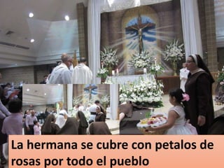La hermana se cubre con petalos de
rosas por todo el pueblo
 