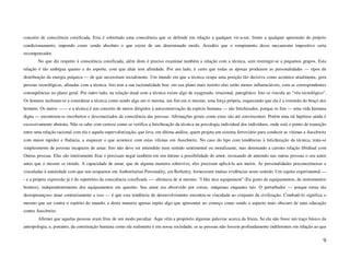 conceito de consciência coisificada. Esta é sobretudo uma consciência que se defende em relação a qualquer vir-a-ser, frente a qualquer apreensão do próprio
condicionamento, impondo como sendo absoluto o que existe de um determinado modo. Acredito que o rompimento desse mecanismo impositivo seria
recompensador.
       No que diz respeito à consciência coisificada, além disto é preciso examinar também a relação com a técnica, sem restringir-se a pequenos grupos. Esta
relação é tão ambígua quanto a do esporte, com que aliás tem afinidade. Por um lado, é certo que todas as épocas produzem as personalidades — tipos de
distribuição da energia psíquica — de que necessitam socialrnente. Um mundo em que a técnica ocupa uma posição tão decisiva como acontece atualmente, gera
pessoas tecnológicas, afinadas com a técnica. Isto tem a sua racionalidade boa: em seu plano mais restrito elas serão menos influenciáveis, com as correspondentes
conseqüências no plano geral. Por outro lado, na relação atual com a técnica existe algo de exagerado, irracional, patogênico. Isto se vincula ao "véu tecnológico".
Os homens inclinam-se a considerar a técnica como sendo algo em si mesma, um fim em si mesmo, uma força própria, esquecendo que ela é a extensão do braço dos
homens. Os meios —— e a técnica é um conceito de meios dirigidos à autoconservação da espécie humana — são fetichizados, porque os fins — uma vida humana
digna — encontram-se encobertos e desconectados da consciência das pessoas. Afirmações gerais como estas são até convincentes. Porém uma tal hipótese ainda é
excessivamente abstrata. Não se sabe com certeza como se verifica a fetichização da técnica na psicologia individual dos indivíduos, onde está o ponto de transição
entre uma relação racional com ela e aquela supervalorização, que leva, em última análise, quem projeta um sistema ferroviário para conduzir as vitimas a Auschwitz
com maior rapidez e fluência, a esquecer o que acontece com estas vítimas em Auschwitz. No caso do tipo com tendências à fetichização da técnica, trata-se
simplesmente de pessoas incapazes de amar. Isto não deve ser entendido num sentido sentimental ou moralizante, mas denotando a carente relação libidinal com
Outras pessoas. Elas são inteiramente frias e precisam negar também em seu íntimo a possibilidade do amor, recusando de antemão nas outras pessoas o seu amor
antes que o mesmo se instale. A capacidade de amar, que de alguma maneira sobrevive, eles precisam aplicá-la aos meios. As personalidades preconceituosas e
vinculadas à autoridade com que nos ocupamos em Authoritarian Personality, em Berkeley, forneceram muitas evidências neste sentido. Um sujeito experimental ---
- e a própria expressão já é do repertório da consciência coisificada -— afirmava de si mesmo: "I like nice equipament" (Eu gosto de equipamentos, de instrumentos
bonitos), independentemente dos equipamentos em questão. Seu amor era absorvido por coisas, máquinas enquanto tais. O perturbador — porque torna tão
desesperançoso atuar contrariamente a isso — é que esta tendência de desenvolvimento encontra-se vinculada ao conjunto da civilização. Combatê-lo significa o
mesmo que ser contra o espírito do mundo; e desta maneira apenas repito algo que apresentei no começo como sendo o aspecto mais obscuro de uma educação
contra Auschwitz.
       Afirmei que aquelas pessoas eram frias de um modo peculiar. Aqui vêm a propósito algumas palavras acerca da frieza. Se ela não fosse um traço básico da
antropologia, e, portanto, da constituição humana como ela realmente é em nossa sociedade; se as pessoas não fossem profundamente indiferentes em relação ao que


                                                                                                                                                                  9
 