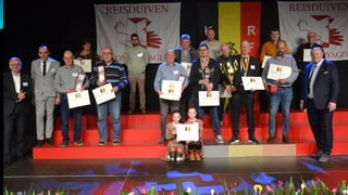 Vrijdag 11-3-22-huldiging-fotos-scherm