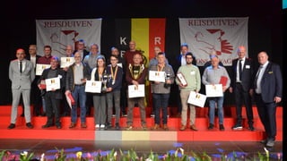 Vrijdag 11-3-22-huldiging-fotos-scherm