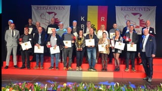 Vrijdag 11-3-22-huldiging-fotos-scherm