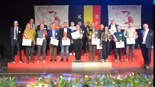 Vrijdag 11-3-22-huldiging-fotos-scherm