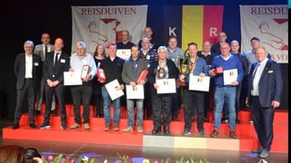 Vrijdag 11-3-22-huldiging-fotos-scherm