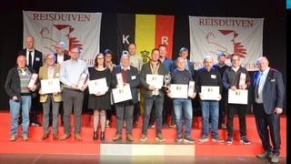 Vrijdag 11-3-22-huldiging-fotos-scherm
