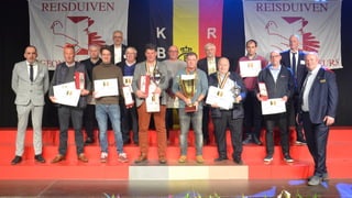 Vrijdag 11-3-22-huldiging-fotos-scherm
