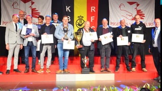 Vrijdag 11-3-22-huldiging-fotos-scherm