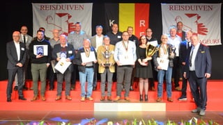 Vrijdag 11-3-22-huldiging-fotos-scherm