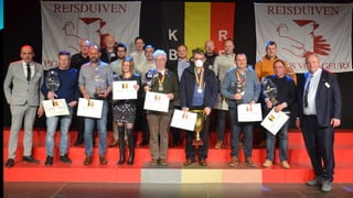 Vrijdag 11-3-22-huldiging-fotos-scherm