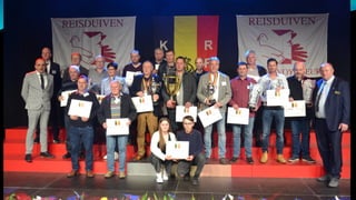 Vrijdag 11-3-22-huldiging-fotos-scherm