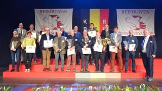 Vrijdag 11-3-22-huldiging-fotos-scherm