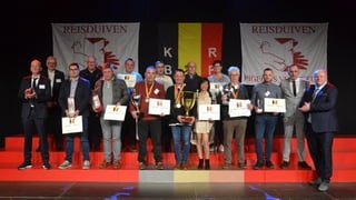 Vrijdag 11-3-22-huldiging-fotos-scherm