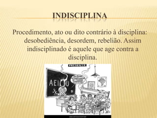 HTPCsProfessores sentados com suas bolsas ou pertences pessoais a tiracolo prontos para irem embora, para quem sabe iniciar mais uma jornada de trabalho. Se um educador faz uma pergunta, os demais o olham censurando, pois o tempo poderá ser estendido.