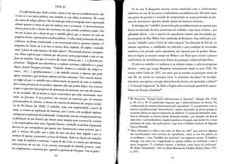 TESEXI
o conformism»que, desde 0 inicio,sentiu-seem casa na socialdemocracia, ade­
re ndo so a sua tdtica poli#ca, mas tambem assuasideias econdmicas. Ele e uma
dascausas do colapso ulterior. Ndo hd nadaque tenbacorrompido tanto 0 operariado
alemdo quanta a crenca de que ele nadava com a correnteza. 0 desenvolvimento
tecnico parecia-lhe 0 decliveda correnteza em cujosentido acreditaua nadar. Dai
era um sopasso ate a ilusdo de que 0 trabalho[abril, que se inserisse no sulco do
progresso tecnicn, representaria umfeito politico.A velhamoralprotestantedoobrar
celebrava, emforma secularizada, a sua ressurreirdo entre osoperdrios alemdes. 0
programa de Gotha em si jd traz as marcas dessa confusdo. Ele define 0 trabalho
como 'afonte de toda riqueza e de toda cultura", Pressentindofunestas consequsn:
cias, Marx replicou que 0 homem que ndo possui outrapropriedade a ndo sersua
forca de trabalho "tem que serescravo dos outrosbomensque (...) sefizeram pro­
prietdrios. "Malgrado essa aduertencia, a confusdo continua a difundir-se e,pouco
depois, joseph Dietzgen proclama: "Trabalho chama-se0 salvador dos tempos re­
centes... No (...) aperfeiroamento (...) do trabalho consiste a riqueza, que pode,
agora, consumar0 que nenhum redentor atehojeconsumou. "Esse conceito marxis­
ta vulgar do que e 0 trabalhondo sedetem muita na questdo de como ostrabalba­
dares tiram proveito do seuproduto enquanta delendopodem dispor. Esse conceito
soquerseaperceber dosprogressos da dominardoda natureza, masndo dosretraces­
sos da sociedade. Elejd mostra ostracos tecnocrdticos que serdo encontrados, mais
tarde, no fascismo. A esses pertence um conceito de natureza que, de maneira
prenunciadora de sinistros, sedestaca do conceito de natureza das utopiassocialis­
tas do Pre-Marcn [de 1848}. 0 trabalbo, como sera compreendido a partir de
entdo, se resume na exploracdo da natureza, que e, assim, com satisfardo ingenua,
contrapostaaexplorardo doproletariado. Comparadas comessa concepoiopositioista,
asfabularoes de um Fourier, que deram tanta margempara escarnect-lo, revelam
oseusurpreendente bom senso. SegundoFourier, 0 trabalhosocialbem organizado
deueria terpor conseqidnciaque quatro luas iluminassem a noite terrestre, que 0
gelo se retirasse dos polos, que a dgua do mar ndo fosse mais salgada e que os
animais de rapina sepusessem a serviro do homem. Tudo isso ilustra um trabalho
que, longede explorar a natureza, e capaz de dar a luz as criaroes que dormitam
comopossiveis em seu seio. A esse conceito corrompido de trabalhopertence, como
seucomplemento, a natureza que, segundo a expressdo de Dietzgen, "estd aigrdtis':
100
Se na tese X Benjamin acertou contas sobretudo com 0 conformismo
sralinlsta, na tese XI ele araca 0 conformismo socialdemocrata. Nos do is casos,
seu ponto de partida ea vontade de compreender as causas profundas da der­
rota do movimento oped.rio alernao diante do fascismo hitlerista.
A ideologia do "trabalho" promovida pela socialdemocracia era apenas uma
forma secularizada da etica protestante do trabalho, cujos laces Intirnos - por
afinidade eletiua- com 0 espirito do capitalismo tinham sido desnudados pe­
las pesquisas de Max Weber, bern conhecidas de Benjamin. Essa celebracao acri­
tica do "trabalho como 'a fonte de toda a riqueza'" faz abstracao do fato de, no
sistema capitalista, 0 trabalhador ser reduzido a uma condicao de escravidao
moderna e ser privado, pelos capitalisras, das riquezas que e!e produz. Benja­
min se inspira ao mesmo tempo em Weber e em Marx para criticar a postura
conformista da socialdemocracia diante da producao industriallcapitalista.
a culto ao trabalho e aindustria e, ao mesmo tempo, 0 culto ao progresso
tecnico - terna que ocupa Benjamin intensamente desde os anos 1920. No
ensaio sobre Fuchs de 1937, urn texto que ja contern os principais temas da
tese XI, ele insiste no contraste entre "0 otimismo duvidoso" da socialde­
mocracia, que ignora a energia destruidora da tecnica, em particular a rnilitar'"
e "a inruicao fulgurante" de Marx e Engels sobre a evolucao possfvel do capita­
lismo em direcao abarbaric".
84 W. BENJAMIN, "Eduard Fuchs collectionneur et historien", Macula, 3/4, 1978,
p. 49. Cf. p. 45: 0 positivismo esqueceu que 0 desenvolvimento da tecnica "foi
condicionado de maneira deterrninante pelo capiralismo". E os positivistas,entre os
teoricos socialdemocratas "desconhecem 0 aspecto destruidor da tecnica porque se
tornaram alheios ao aspecto destruidor da dialetica". 0 potencial desrruidor rnani­
festa-se sobretudo na tecnica rnilitar, Benjamin insistia - por exernplo, em Rua de
milounica- nos bombardeios, na guerra quirnica e nos gases, mas rnesrno ele, 0 mais
pessimisra de todos, nao podia preyer 0 que seria a barbaric moderna da Segunda
Guerra Mundial.
85 Talvez Benjamin se refira a urn texto de Marx de 1847: que comenta algumas
das manifestac;:6es mais sinisrras do capitalismo, como as leis dos pobres ou
as workhouses - essas "basrilhas dos operarios", nos seguintes termos: "A barbarie
ressurge, mas desta vez e engendrada no proprio ambito da civilizac;:ao e dela e
parte integrante. E a barbarie leprosa, a barbarie como lepra da civilizac;:ao"
(K. MARX, "Arbeitslohn", 1847 em Kleine okonomische Schriften, Bedim, Dietz, 1955,
p.245).
101
 