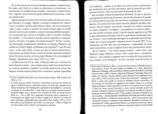 Na tese XI, trata do positivismo da ideologia do progresso socialdemocrata.
No ensaio sobre Fuchs ja se referia ao positivisrno, ao darwinismo e ao
evolucionismo da socialdemocracia europeia, e mencionava 0 italiano Enrico
Ferri - segundo 0 qual a tecnica do partido obedecia as leis da natureza - como
urn exernplo tipico.
Algumas passagens da obra de Ferri ilustrarn 0 genero de discurso contra 0
qual Benjamin se insurgia. Segundo 0 pensador socialpositivista italiano,
"0 que 0 socialismo cientffico pode afirmar, e afirrna, com uma certeza mate­
rnatica, eque a corrente, a trajetoria da evolucao humana segue no sentido
indicado e previsto pelo socialismo, ou seja, de uma preponderancia progressi­
va e continua dos juros e do lucro do dinheiro sobre os interesses e beneficios
do individuo (...). 0 socialismo euma fase natural e espontanea e, conseqiien­
temente, inevitavel e irrevogavel, da evolucao humana'f". De faro, encontra­
mos forrnulacoes cornpletarnente semelhantes em Kautsky, Plekhanov, mas
tarnbem em Friedrich Engels, que Benjamin nao menciona'". A tese XI, assim
como 0 ensaio sobre Fuchs, criticam esse tipo de doutrina deterrninista e
evolucionista, que da ideia de que a vitoria do partido egarantida antecipada­
mente. Da mesma maneira, em uma variante, Benjamin cita uma passagem de
Dietzgen: "Aguardamos nosso tempo" (GS 1,3, p. 1249).
A polernica da tese XI visa, entao, ailusao de nadar com a correnteza do
desenvolvimento tecnico - uma correnteza que se sup6e levar necessariamente
ao triunfo do socialismo "cientffico" (no sentido positivista do termo). Esse
fatalismo otimista somente poderia levar 0 movimento operario apassividade
86 E. FERRI, Socialism andpositivescience (Darwin-Spencer-Marx), 1896 (Londres, ILP,
1906), p. 114.
87 0 partido operario alemao "aumentou e desenvolveu suas forcas de maneira tao
segura e irresistfvel quanro 0 cristianismo outrora, de modo que a equacao de sua
taxa de crescimenro (DieGleichung ihreruiachsenden Geschwindigkeit) - e, portanro,
o mornento de sua vitoria final - pode desde ja ser calculada matematicarnente"
(Friedrich Engels, carta a Kautsky, 8 de novembro de 1884, em MARX; ENGELS,
Verke, cit., v. 36, p. 230). Ver 0 cornentario esclarecedor sobre 0 positivismo e 0
evolucionismo em alguns textos de Marx e Engels em E. BALIBAR, La crainte des
masses: dialectique etphilosophie avant etapres Marx (Paris, Galilee, 1997), p. 273-5.
Resta saber por que Benjamin nao se refere - ou 0 faz pouco - a Marx e a Engels em
suas observacoes criticas: voltarei a essa questao na conclusao,
102
e ao imobilismo - quando, ao conrrario, seria preciso inrervir urgentemente,
agir rapidamente antes que Fosse tarde dernais, antes da catastrofe que se deli­
neava no horizonte. Essa euma das raz6es da derrocada de 1933.
Essa concepcao evolucionista/positivista da historia "so quer se aperceber
dos progressos da dorninacao da natureza, mas nao dos retrocessos da socieda­
de". Encontramo-la, mais tarde, sob outra forma, na ideologia tecnocratica do
fascismo. Ao contrario de tantos outros marxistas, Benjamin percebera clara­
mente 0 aspecto moderno, tecnicamente "avancado" do nazisrno, associando
os maiores "progresses" tecnologicos - principalmente no dominio militar ­
aos mais terriveis retrocessos sociais. 0 que foi somente sugerido na tese VIII
e, aqui, explicitamente afirmado: 0 fascismo, apesar de suas manifestacoes cultu­
rais "arcaicas", euma manifestacio patologica da modernidade industriallcapi­
88
talisra, que se apoia nas grandes conquistas tecnicas do seculo XX • 0 que,
obviamente, nao quer dizer que, para Benjamin, a modernidade nao possa
tornar outras formas, ou que 0 progresso tecnico seja necessariamente nefasto.
Em seu famoso - e em muitos aspectos notavel - ensaio critico sobre
Benjamin, Jiirgen Habermas escreveu: "Nao se pode dotar 0 materialismo
historico - que considera 0 progresso nao so na esfera das forcas produtivas,
mas rarnbern na da dorninacao - de uma concepcao antievolucionista da
88 As intuicoes de Benjamin sobre a tecnocracia fascista foram confirmadas pela pes­
quisa historica recenre. Ver, por exemplo, os trabalhos de: ]. HERF, Reactionary
Modernism: Technology, Cultureand Politics inVeimarand theThirdReich (Cambridge
University Press, 1986); Z. BAUMAN, Modernity ofHolocaust (Cambridge, Polity Press,
1989); e E. TRAVERSO, L'histoire dechiree: essai surAuschwitzet les intellectuels (Paris,
Cerf, 1997).]. Herf caracteriza como "modernismo reacionarlo" a ideologia do III
Reich e analisa nesse quadro os escriros de ideologos fascistas conhecidos e os
documentos de associacoes de engenheiros pro-nazisras. Quanto ao soclologo
Zygmunt Bauman, analisa 0 genoddio dos judeus e dos ciganos como urn produ­
to tipico da cultura racional burocratica e como urn dos resultados possfveis do
processo civilizatorio enquanro racionalizacao e centralizacao da violencia e enquanro
producao social da Indiferenca moral. "Como qualquer outra acao conduzida de rna­
neira moderna - racional, planejada,cientificamenteinformada, gerenciadade maneira
eficaz e coordenada - 0 Holocausto deixou para tras... todos os seus pretenses equi­
valentes pre-modemos, revelando-os como primitivos, dissipadores e ineficazescom­
parativamente". Enfim, segundo Enzo Traverso, nos campos de exrerrnfnio nazisras.
encontramos uma cornhinacao de diferentes instituicoes tlpicas da modernidade:
103
 