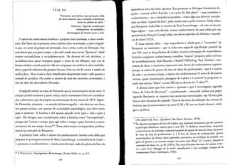 TESE XII
"Precisamos da bistoria, masprecisamos dela
de outra maneira que0 mimado caminhante
ocioso nojardim dosaber. "
Nietzsche, Segunda consideraoio
intempestiua: da utilidade e
desvantagem cia histdria paraa vida.
osujeitodo conhecimentobistorico eapropria classe oprimida, a classe comba­
tente. Em Marx elaseapresenta comoa ultima classe escrauizada, a classe vingado­
ra que, em nome degerafoes de derrotados, leva a termo a obra de libertacdo. Essa
consciencia que, porpouco tempo,sefez valerainda uma vez no "Spartacus", desde
sempre escandaiizou a socialdemocracia. No decurso de tris decinios, a
socialdemocracia quase conseguiu apagar 0 nome de um Blanqui, cujo som de
bronze abalara 0 seculo anterior. Ela tevecomprazer em atribuiraclasse trabalha­
dora 0 papel de redentora dasgerafoes futuras, Com isso ela lhe cortou0 tenddo da
melhorforra. Nessa escola a classe trabalbadora desaprendeu tanto 0 odio quanto a
uontade de sacriftcio. Poisambos se nutrem da uisdo dos ancestrais escrauizados, e
ndo do ideal dos descendentes libertados.
A epigrafe remete ao texto de Nietzsche que ja mencionamos varias vezes. A
ciracao conrern somente a parte critica, mas einteressante levar em considera­
s:aoa alternativa que de propoe na conrinuacao de seu ensaio de 1873. Segun­
do Nietzsche, a historia - no sentido de historiografia - nolo deve ser urn luxo,
urn passeio ocioso, urn assunto de curiosidade arqueologica, mas deve servir
para 0 presente: "A historia euril apenas quando serve para a vida e para a
acao". Ele designa suas consideracoes sobre a hisroria como "internpestivas",
porque sao "contra 0 tempo, para agir sobre 0 tempo e para favorecer 0 aeon­
recirnento de urn tempo futuro"?'. Essas observacoes correspondem perfeita­
mente as intencoes de Benjamin.
A primeira frase, sobre 0 sujeito do conhecimento, lembra uma ideia que
perpassa os principais escritos de Rosa Luxemburgo: a consciencia de classe ­
e, portanto, a conhecimento - resulta antes de mais nada da pratica de lura, da
94 F. NIETZSCHE, Unzeitgemdsse Betrachtunge: Ztorites Stuck, cit., p. 3-5.
108
experiencia ativa da c1asse operaria, Essa proposta se distingue claramente da­
quela - comum a Karl Kautsky e ao Lenin de Que jazer?' - que considera a
conhecimento - ou a consciencia socialista - como algo que deve ser introdu­
zido na classe "a partir de fora", pe!os inrelecruais e pelos reoricos, Nada indica
que Benjamin tenha lido as escritos de Rosa Luxemburgo - ele nao as cita em
lugar algum - mas, sem duvida, tornou conhecimento de suas ideias por sua
apresentas:ao feita por Georg Lukacs em varies capftulos de Historia e conscirn­
cia de classe (1923).
E nessa mesma obra - cuja importancia esabida para a "conversao" de
Benjamin ao marxismo - que se acha uma segunda significas:ao possfvel da
tese XII: trata-se da polernica de Lukacs contra a concepcao do materialismo
historico enquanto conhecimento ciendfico "neutro" proposta pelos teoricos
da socialdemocracia, Karl Kautsky e Rudolf Hilferding. Para Historia e cons­
ciincia de classe, 0 marxismo representa uma forma de conhecimento superior
porque se coloca do ponto de vista de classe do proletariado - que ea sujeito
da acao e, ao mesmo tempo, 0 sujeito do conhecimento. 0 texto de Benjamin
retoma, quase literalmente, passagens de Lukacs e epassive! se perguncar se
onde esta escrito "Marx" na tese XII nolo se deveria ler "Lukacs?",
A ultima classe que lura contra a opressao e que eencarregada, segundo
Marx, da "obra de libertacao" - a proletariado - nolo pode realizar esse papel,
segundo Benjamin, se esquecer seus ancestrais martirizados: nolo ha lura pe!o
futuro sem memoria do passado. Trata-se do terna da redencao das vitimas da
historia, que ja encontramos nas teses II, III e IV, em seu duplo alcance, reolo­
gico e politico.
. Cbto die/at? [ed, bras.: Quejazer?, Sao Paulo, Hucitec, 1979].
9S Eisalgumas passagens do livrode Lukacs, que mostram claramente que eleconstitui
a principal referenda teorica para a tese XII: "A dialetica rnaterialista, enquanro
conhecimento da realidade, sornente ePOSSIVe! do ponto devista de classe, do ponte
de vista da luta do proletariado. (oo.) A lura de classes do proletariado, guerra
emancipadora da ultima classe oprimida, encontrou, na revelacao da verdade, seu
griro de guerra e, ao mesmo tempo, sua arma mais eficaz" (G. Luxxcs, Histoire et
conscience declasse, cit., p. 45,258-9). Parauma discussaodas ceses de Lukacs,rerne­
to a meu livro Paysages de la verite: introduction a une sociologie critique de la
connaissance (Paris,Anthropos, 1985).
109
 
