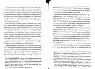 A recepcao de Benjamin, principalmente na Franca, estava voltada
prioritariamente para a vertente estetica de sua obra, com uma certa tendencia
a considera-lo sobretudo urn historiador da cultura", Ora, sem negligenciar
esse aspecto de sua obra, epreciso reconhecer 0 alcance muito mais amplo de
seu pensamento, que visa nada menos do que uma nova cornpreensao da his­
toria humana. Os escritos sobre arte e literatura podem ser compreendidos
somente em relacao a essavisao de conjunto que os ilumina a partir de dentro.
Sua reflexao constitui urn todo no qual arte, hist6ria, cultura, politica, litera­
tura e teologia sao inseparaveis,
Estarnos habituados a classiflcar as diferentes filosofias da historia confor­
me seu carater progressista ou conservador, revolucionario ou nosralgico do
passado. Walter Benjamin escapa a essasclassiflcacoes. Ele eurn critico revolu­
cionario da filosofia do progresso, urn adversario marxista do "progressismo",
urn nosralgico do passado que sonha com 0 futuro, urn rornantico partidario
do materialismo. Ele e, em todas as acepcoes da palavra, "inclassificavel". Adorno
o definia, com razao, como urn pensador "disranciado de todas as correnres'".
Sua obra se apresenta, realmente, como uma especie de bloco erratico amar­
gem das grandes tendencias da filosofia conternporanea.
Portanto, nao adianta tentar recruta-lo para urn dos dois grandes campos
que disputam, atualrnente, a hegemonia no palco (ou seria conveniente dizer
no mercado?) das ideias: 0 modernismo e 0 pos-modernismo.
Jiirgen Habermas parece hesitar: depois de ter denunciado em seu artigo de
19660 antievolucionismo de Benjamin como contradirorio com 0 materialis­
mo historico, afirma em seu Discursofilosofico da modernidade que a polemica
de Benjamin contra "0 nive!amento social-evolucionista do materialismo hisro­
rico" edirigida contra "a degeneracao da consciencia moderna do tempo" e
visa, assim, "reavivar" essa consciencia. Mas e!e nao chega a integrar em seu
Entre as excecoes encontram-se: D. BENsAYD, WalterBenjamin: sentinellemessianique
It fagauche du possible (Paris, Pion, 1990); S. Mosts, L'angede l'histoire: Rosenzweig,
Benjamin, Scbolem (Paris, Seuil, 1992); J. M. GAGNEBIN, Histoire etnarrationchezWalter
Benjamin (Paris, LHarmattan, 1994) led. bras.: Historia e narracdo em WalterBen­
jamin, Sao Paulo, Perspectiva, 2004]; A. MONSTER, Progres et catastrophe, Walter
Benjamin et l'bistoire (Paris, Kime, 1996).
j Em urn artigo publicado no Le Monde de 31 de maio de 1969.
"discurso filosoflco da modernidade" os principais conceitos benjaminianos ­
como 0 "tempo-de-agora" Uetztzeit], esse autentico instante que interrornpe 0
continuo da historia, que the parece visivelrnente inspirado em urn "amalgams'
entre experiencias surrealistas e temas da mfstica [udaica",
Uma tarefa igualmente impossfvel seria transformar Benjamin em autor
pos-moderno avant la lettre. Sua deslegitimat;:ao do Grande Relato da moder­
nidade ocidental, sua desconstrucio do discurso do progresso, sua defesa apai­
xonada da descontinuidade historica situarn-se a uma distancia incornensuravel
do olhar desenvolto dos p6s-modernos sobre a sociedade atual, apresentada
como urn mundo em que os grandes re!atos flnalmente acabaram e foram
substituidos por "jogos de linguagem" "flexlveis" e "agonlsticos"7.
A concepcao da historia de Benjamin nao epos-moderna, antes de tudo
porque, longe de estar "muito alern de todos os relates" - supondo-se que isto
seja POSSIVe! - e!a constitui uma forma heterodoxa do re!ato da ernancipacao:
inspirando-se em Fontes messianicas e marxistas, e!a utiliza a nostalgia do pas­
sado como metodo revolucionario de critica do presente". Seu pensamento
nao e, entao, nem "moderno" (no sentido habermasiano) nem "pos-rnoderno"
(no sentido de Lyotard), mas consiste sobretudo em uma critica moderna it
modernidade (capitalista/industrial), inspirada em referencias culturais e histo­
ricas pre-capitalistas.
Entre as tentativas de interpretacao de sua obra, ha uma que me parece
particularmente discutivel: a que ere poder situa-la no mesmo campo filosofi­
co que Martin Heidegger. Hannah Arendt, em seu emocionante ensaio dos
6 J. HABERMAS, "Lactualite de W.Benjamin", Revued'esthetique, 1, p. 112, e Lediscours
philosopbique de fa modemite (Paris, Gallimard, 1988), p. 12-8 led. bras.: Discurso
filosofico ria modernidade, Sao Paulo, Martins Fontes, 2002].
7 J.-F. LYOTARD, La condition postmoderne (Paris, Galilee, 1979), p. 23-34 led. bras.:
A condicdopos-moderna, Rio de Janeiro, Jose Olympio, 2002].
8 Urn universitario p6s-moderno que se interessa por Walter Benjamin reconhece que
sua ideia de uma perda ou de algo inacabado no passado, que deve ser reparado no
futuro, "impede qualquer concepcao do presente como agonistico" e e, entao, con­
tradit6ria com a coriduta pos-rnoderna. C( A. BENJAMIN, "Tradition and Experience:
Walter Benjamin's 'On Some Motifs in Baudelaire" ern A. BENJAMIN (org.), The
ProblemsofModernity: Adorno and Benjamin (Londres, Routledge, 1989), p. 137-9.
4
 