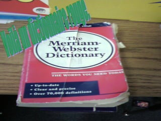 Voilà un dictionnaire rouge. 