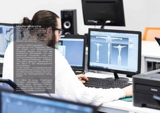 Medienbranche
Der Bedarf an qualifizierten Fach-
kräften in der Medienbranche steigt
seit Jahren kontinuierlich. Neue
Medienformate und die rasanten
technischen Entwicklungen erfor-
dern eine schnelle Reaktion im
Bereich der Bildung.
Lücken im Bildungswesen
Viele Berufe und Tätigkeiten, die in
der Kreativ- und Medienbranche
ausgeübt werden, sind nicht als
anerkannte Berufsbilder mit IHK
Abschluss vorhanden und viele
Hochschulangebote sind aufgrund
des wissenschaftlichen Ansatzes
nicht dafür geeignet, Teilnehmer für
den Beruf in der Medienbranche
vorzubereiten.
In der Kreativ- und Medienbranche
zählt jedoch wie in kaum einer ande-
ren Branche das Portfolio, die Fach-
praxis, die “Handwerklichen Fähig-
keiten“.
Vor allem für junge Erwachsene
müssen Alternativen geschaffen
werden, einen berufsqualifizieren-
den Abschluss zu erlangen, um
erfolgreich in der Kreativ und Medi-
enbranche starten zu können.
 