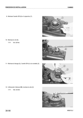 30-90 WB97S-2
9 - Montare l’anello OR (8) e il coperchio (7).
10 - Montare le viti (6).
Viti: 50 Nm
11 - Montare la flangia (5), l’anello OR (4) e la rondella (3).
12 - Utilizzando l’attrezzo E3, montare la vite (2).
Vite: 50 Nm
RKZB2400
8
7
RKZB2410
6
RKZB2420
3
5
4
RKZB2430
2
RIMOZIONI ED INSTALLAZIONI CAMBIO
 