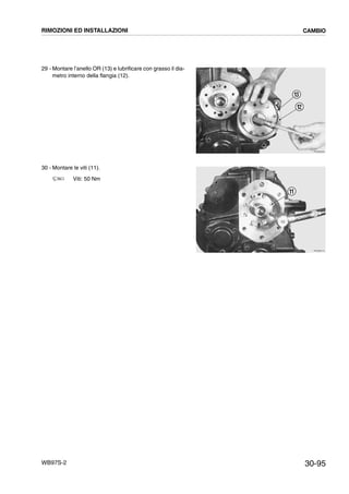 30-95WB97S-2
29 - Montare l’anello OR (13) e lubrificare con grasso il dia-
metro interno della flangia (12).
30 - Montare le viti (11).
Viti: 50 Nm
RKZB2600
12
13
RKZB2610
11
RIMOZIONI ED INSTALLAZIONI CAMBIO
 