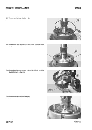 30-132 WB97S-2
32 - Rimuovere l’anello elastico (45).
33 - Utilizzando due cacciaviti, rimuovere la ralla d’arresto
(44).
34 - Rimuovere la molla a tazza (46), i dischi (47), i contro-
dischi (48) e la ralla (49).
35 - Rimuovere la spina elastica (50).
RKZB4050
45
RKZB4060
44
RKZB4070
46
4847
RKZB4080
50
RIMOZIONI ED INSTALLAZIONI CAMBIO
 