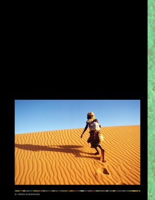 iiv. Teerrs et eeiiorrrstt 97 
droits des peuples autochtones en ce qui concerne leurs 
terres, territoires et ressources et de statuer sur ces droits. 
En outre, l’article 26, paragraphe 3 de la déclaration 
affirme que les États doivent accorder reconnaissance et 
protection juridiques à ces terres, territoires et ressources, 
dans le respect des coutumes, traditions et régimes 
fonciers des peuples autochtones concernés. 
Reconnaissance des procédures coutumières de 
transmission des terres au sein des communautés 
La convention déclare que les peuples autochtones ont le 
droit de transmettre des terres d’une génération à l’autre, 
conformément aux coutumes de leur communauté. 
Protection contre les abus et les entrées non 
autorisées sur les terres 
Au vu des cas d’abus dans lesquels des terres 
appartenant à des peuples autochtones ont été obtenues 
d’eux par la ruse ou par la force, la convention prévoit 
que les personnes qui n’appartiennent pas à ces peuples 
doivent être empêchées d’entrer sur ces terres pour leur 
profit personnel si elles ne disposent pas de la permission 
des autorités appropriées, de même qu’elles doivent être 
empêchées de s’approprier les terres de ces peuples 
autochtones de manière frauduleuse ou malhonnête. 
Octroi de terres supplémentaires lorsqu’elles sont 
insuffisantes 
La croissance démographique, la dégradation de 
l’environnement et beaucoup d’autres facteurs 
peuvent créer le besoin, pour un peuple autochtone, 
d’occuper des terres supplémentaires et ainsi assurer sa 
subsistance. 
7.3. Déplacement 
Étant donné l’importance cruciale que revêtent leurs terres 
et territoires pour les peuples autochtones, il est évident 
qu’un déplacement forcé ou non volontaire peut avoir des 
conséquences graves, non seulement sur leur économie 
et leurs stratégies de subsistance, mais également sur 
leur survie même en tant que cultures distinctes dotées de 
langues, d’institutions et croyances, elles aussi, distinctes. 
L’article 16 de la convention N° 169 traite spécifiquement 
du déplacement des peuples autochtones. 
 