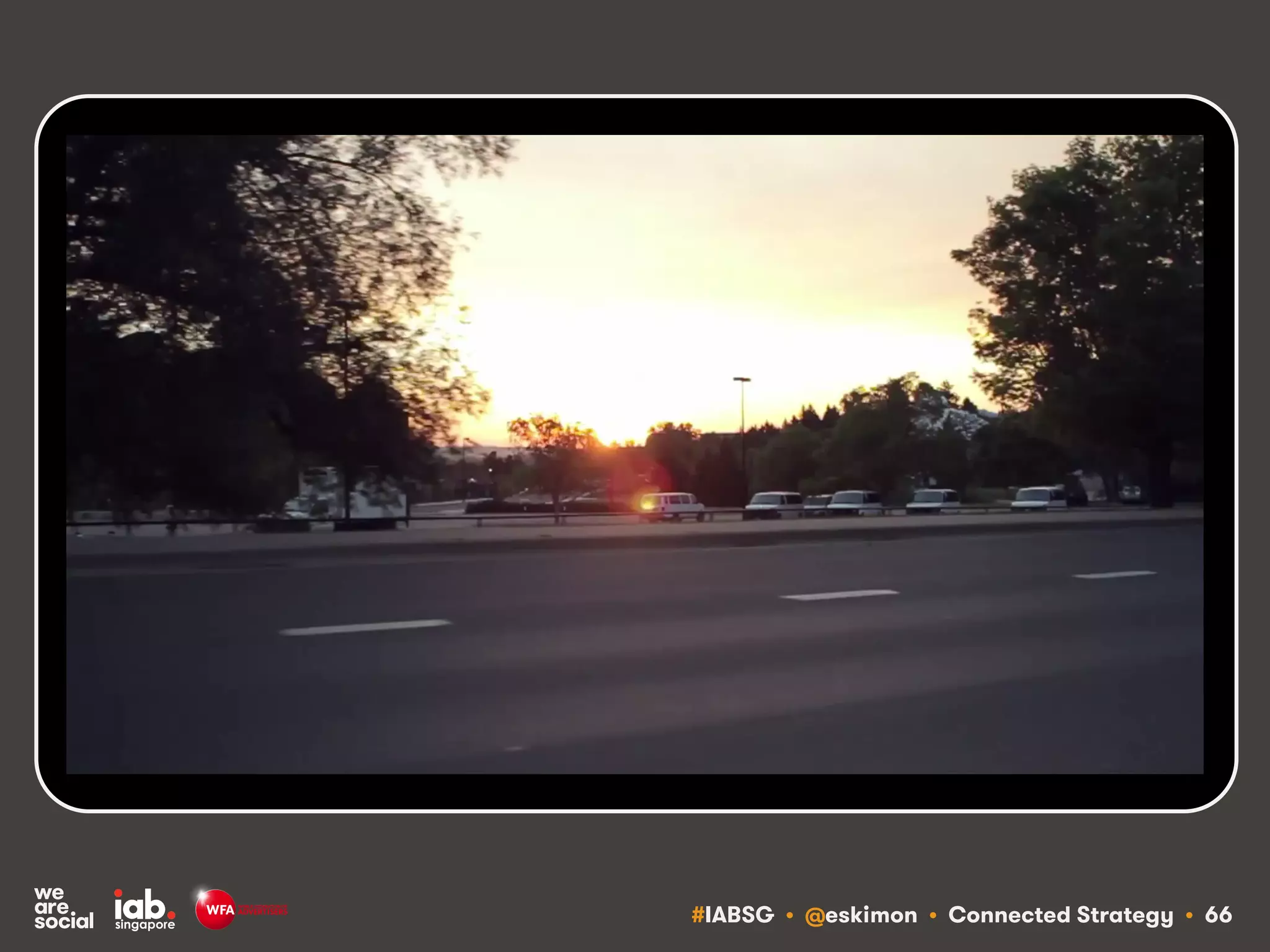 #IABSG • @eskimon • Connected Strategy • 70
BUILD A PERSONALITY AND BEHAVE LIKE THE
SORT OF PERSON YOU’D WANT TO MEET
 