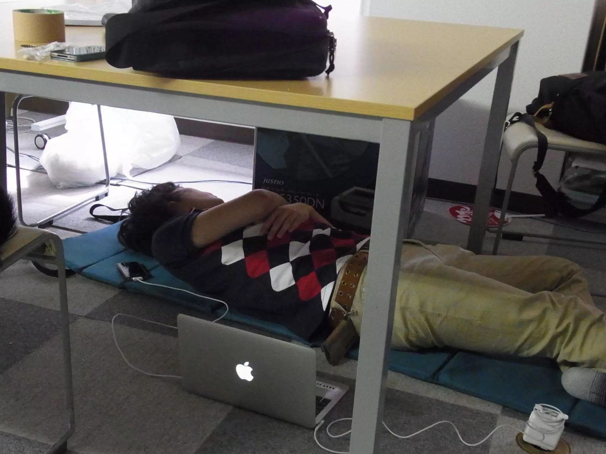 Ｘ   Ｘ
        37
 