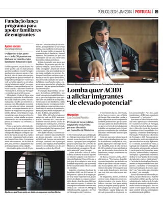 18 | PORTUGAL | PÚBLICO, SEG 6 JAN 2014

Seguradora paga crédito de doente
oncológico com mais de 60 anos
Decisão do Supremo envolve crédito à habitação. Casal de Guimarães venceu disputa em tribunal,
apesar de ter assinado apólice que previa perda de cobertura do risco de invalidez
JOSÉ FERNANDES

Justiça
Ana Henriques
A seguradora Fidelidade foi obrigada, pelo Supremo Tribunal de Justiça, a pagar o crédito à habitação de
um homem que contraiu uma doença oncológica aos 63 anos, apesar
de a apólice do seguro estabelecer
que perdia o direito a este tipo de
indemnização logo aos 60 anos.
Os juízes consideraram que o
cliente da Caixa Geral de Depósitos
(CGD) devia ter sido alertado pela
seguradora para o ﬁm da cobertura
do risco de invalidez.
“Num contexto económico-social
em que a maior parte dos portugueses adquire habitação própria com
empréstimo bancário e paga, durante uma parte substancial da sua
vida, prémios às companhias de seguros para garantia do risco de vida
ou invalidez, não pode aﬁrmar-se
ser um sacrifício excessivo onerálas com o pagamento das dívidas,
sobretudo se não esclareceram devidamente o segurado acerca das
cláusulas particulares de exclusão
[da apólice]”, argumentam.
Doutra forma, acrescentam,
citando um acórdão já antigo, a
obrigatoriedade de contratar um
seguro de vida quando se contrai
um crédito à habitação mais não
seria do que “um simples artifício
destinado a obter mais uma prestação a favor da seguradora, muitas vezes ligada ao grupo de que o
banco faz parte”.
Era este o caso: quando mudou o
empréstimo que tinha no BPI para
a Caixa Geral de Depósitos, ainda
as contas se faziam em escudos em
vez de euros, Domingos Castelar
Oliveira, então já com 57 anos, e
a mulher assinaram novo seguro
de vida pela Fidelidade, do grupo
CGD. Da moradia onde residiam em
São Lourenço de Selho, uma freguesia do concelho de Guimarães,
ainda lhes faltavam pagar 200 mil
euros. Não eram gente rica, diz o
seu advogado, Clementino Cunha:
tinham ﬁlhos e trabalhavam ambos
numa fábrica de confecções de que
eram proprietários.
As más notícias surgem seis anos
e uma semana depois, quando é
diagnosticado ao empresário, então com 63 anos, um problema do
foro oncológico. É considerado

Quando os clientes não são esclarecidos, é justo onerar as seguradoras, argumentam os juízes

Quando o cliente é o elo mais fraco
A única liberdade é a de ler as muitas cláusulas

A

decisão do Supremo
Tribunal de Justiça baseiase no entendimento de que
em contratos de massas,
como é o caso, impostos por
grandes organizações aos
particulares, é legítimo que
estes últimos se demitam do
esforço de tentarem entender o
conteúdo da papelada que lhes
é dada para assinar, um esforço
que sabem ser inglório.
“Não se preocupam com o
conteúdo destas cláusulas,
que conhecem mal ou de
todo não conhecem, dada a
complexidade das mesmas e

a perda de tempo que implica
o seu estudo para um leigo,
num contexto em que é inútil a
sua negociação”, escrevem na
sentença. “Pois o aderente não
tem mais liberdade do que a de
assinar ou não o contrato, não
gozando qualquer liberdade de
fixação do seu conteúdo.”
Daí que a lei proteja os
particulares enquanto parte mais
débil deste tipo de contrato. E
que os tribunais “não possam
deixar de exercer um efectivo
e rigoroso controlo sobre as
empresas, dado o enorme poder
de que estas dispõem”.

portador de uma invalidez total e
permanente, com uma taxa de incapacidade permanente geral da
ordem dos 72%.
Quando tenta accionar o seguro, a Fidelidade responde-lhe que
nada feito: a apólice que assinou
só cobre o risco de invalidez por
doença até aos 60 anos. Se não leu
as condições do contrato, deveria
ter lido.
O caso avança para o tribunal,
onde o advogado começa por pôr
em causa a lógica de uma apólice
que, nas suas condições especiais,
só extingue a cobertura de invalidez total e permanente por acidente ou doença aos 65 anos, quando
nas condições particulares essa idade é antecipada para os 60 no caso
de problemas de saúde.
E estas condições particulares
prevalecem sobre as especiais. “Mas
este seguro pode ser contratado

pelos clientes até aos 65 anos!!!”,
indigna-se Clementino Cunha.
A razão que é dada aos queixosos
pelos juízes de primeira instância,
perdem-na na segunda instância,
quando o Tribunal da Relação de
Guimarães acusa o casal de ter agido de má-fé ao recorrer à justiça
para obter o pagamento do empréstimo pela seguradora.
Desta vez, os juízes argumentam
que Domingos Castelar Oliveira
nunca tinha posto o contrato em
causa até lhe surgirem problemas
de saúde, apesar de nessa altura
ter na sua posse, havia seis anos,
uma cópia do documento. “A vitimização é o instrumento usado
para atingir os seus objectivos”,
alega por seu turno o advogado da
companhia de seguros. “Dizem que
a lei protege as vítimas — mesmo
quando estas não sejam vítimas de
coisa alguma que não a sua ganância e avareza.”
O calvário judicial chegou ao ﬁm
no mês passado, quando o Supremo decidiu que a Fidelidade vai ter
mesmo de pagar à Caixa Geral de
Depósitos os 153 mil euros que o
casal ainda deve ao banco, mais as
prestações que os dois habitantes
de Selho (São Lourenço) tiveram de
desembolsar desde que a doença
se declarou, em Agosto de 2007.
Porquê? Porque a seguradora não
conseguiu provar que cumpriu a
sua obrigação de informar devidamente os clientes daquilo que estavam a assinar, nomeadamente das
chamadas “cláusulas perigosas para
os seus interesses”.
“A haver má-fé, seria da seguradora e não do segurado”, concluem
os magistrados. A Fidelidade devia ter alertado o segurado para o
ﬁm da cobertura do risco de invalidez por doença quando este fez
60 anos, “para que o prémio fosse
proporcionalmente reduzido, como seria justo e exigível”.
O acórdão torna-se definitivo
amanhã, não tendo a seguradora
levantado até ao ﬁnal da semana
passada nenhuma objecção para
pôr em causa a deliberação dos juízes. Contactada pelo PÚBLICO, que
tentou repetidamente, mas sem sucesso, falar com o casal, a Fidelidade diz apenas que “não deixará de
analisar a questão” e que “assumirá as suas responsabilidades como
sempre faz”.

 