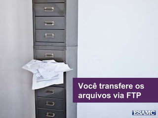 Você transfere os
arquivos via FTP
 