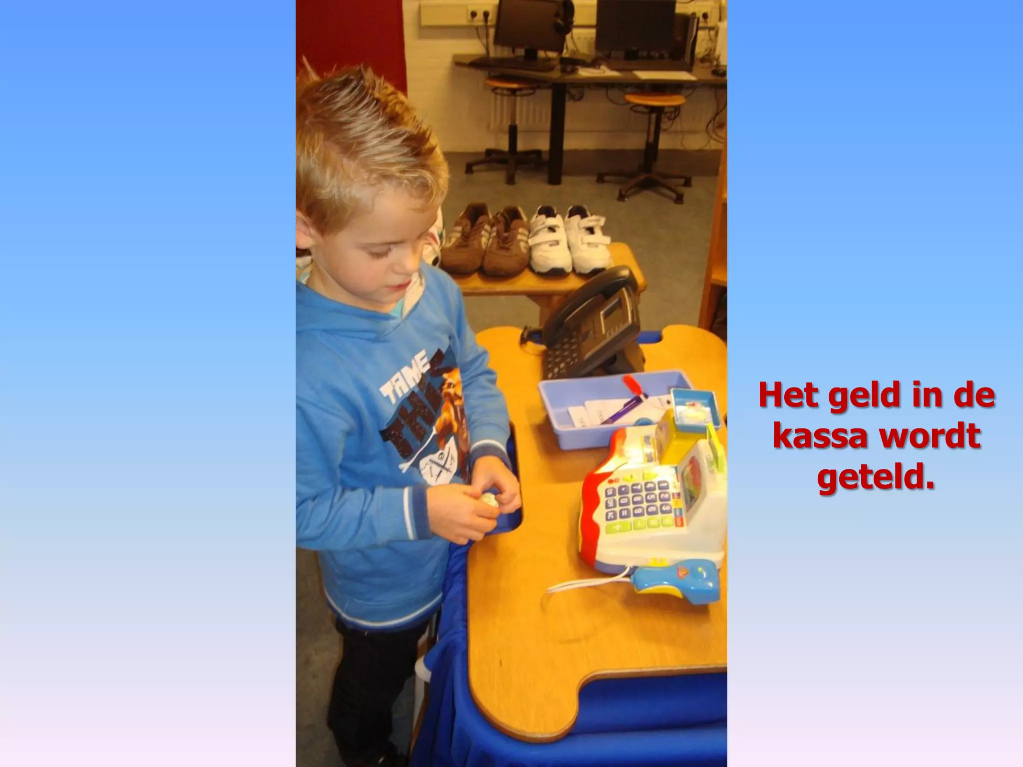 Het geld in de
kassa wordt
geteld.
 