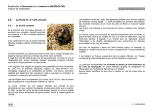 PLAN LOCAL D'URBANISME DE LA COMMUNE DE WESTHOFFEN
Rapport de présentation                                                                                                            ETAT INITIAL DE L'ENVIRONNEMENT




2.4.         LA FAUNE ET LA FLORE LOCALES                                           Les céréales d’hiver (blé, orge) sont également prisées, ainsi que les céréales
                                                                                    de printemps (avoine, seigle, …). Elles permettent aux animaux de constituer
                                                                                    des réserves hivernales dès le mois de juillet et offrent un couvert végétal
2.4.1.       Le Grand Hamster                                                       précoce.
                                                                                    Les friches, les jachères et les bordures de chemin constituent des habitats
Si, à première vue, les milieux agricoles ne                                        refuge.
semblent pas présenter d’intérêt particulier
pour la faune et la flore, certaines espèces y                                      Fin octobre, après avoir accumulé les réserves nécessaires dans son terrier, le
sont inféodées.                                                                     grand hamster obstrue les entrées de celui-ci et entre en hibernation jusqu’en
                                                                                    mars-avril, période à laquelle il se réveille pour se reproduire. Durant
C’est notamment le cas du Grand Hamster                                             l’hibernation, il se réveille périodiquement pour consommer les denrées
(Cricetus cricetus), espèce emblématique de                                         accumulées tout au long de l’année.
l’Alsace.
                                                                                    Son aire de répartition s’étend de l’Asie mineure jusqu’à la Hollande, la
                                                                                    Belgique et l’extrême Ouest de la France, en passant par l’Europe orientale et
                                                                                    centrale.
Ce petit mammifère, aux allures de cochon d’Inde, est un rongeur fouisseur qui
passe la majeure partie de son temps sous terre, dans son terrier.                  Il est présent en France uniquement dans la plaine rhénane, les Vosges
Il s’agit d’un animal solitaire sauf lors de l’accouplement printanier et lors de   constituant la limite occidentale de son aire de répartition européenne.
l’allaitement des jeunes, périodes pendant lesquelles plusieurs individus
pourront être regroupés dans un même terrier.
                                                                                    La commune de Westhoffen est localisée en dehors de l’aire historique et
Il est originaire des steppes et apprécie particulièrement le climat continental,   de l’aire de reconquête du Grand Hamster (d’après la cartographie de
les sols secs et profonds lœssiques, argileux ou sablo-limoneux non-                l’Association pour la Relance Agronomique en Alsace).
inondables, propices à la construction de terriers. Une bonne couverture            Aucune étude spécifique ne sera donc à réaliser en cas de projets dans la
végétale est également très importante, celle-ci assurant sa protection et          commune.
constituant sa ressource alimentaire principale.

Les sols doivent avoir une épaisseur d’au moins 100 à 150 cm, l’eau ne devant
pas être présente à une profondeur inférieure à 120 cm.

Le Grand Hamster est une espèce inféodée aux cultures et plus
particulièrement aux cultures fourragères pluriannuelles telle que la luzerne.
En effet, ce type de culture est très prisé puisqu’il garantit un couvert végétal
ainsi qu’une source alimentaire de grande qualité, durant la majeure partie de
l’année.




78/107                                                                                                                                            OTE INGÉNIERIE
02/05/2012
 