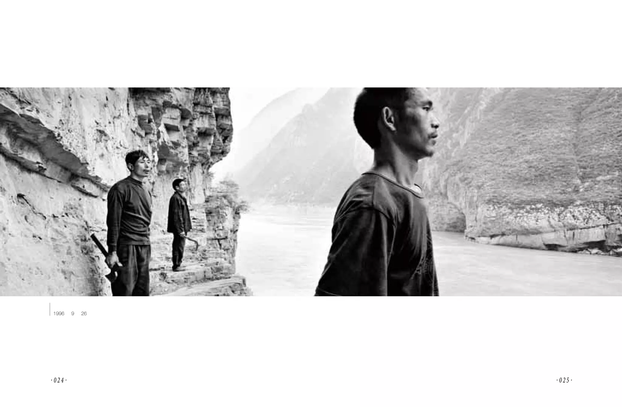 瞿塘峽棧道上的三位樵夫，最前面的為孫禮高。
 1996 年 9 月 26 日




· 024·                   · 025·
 