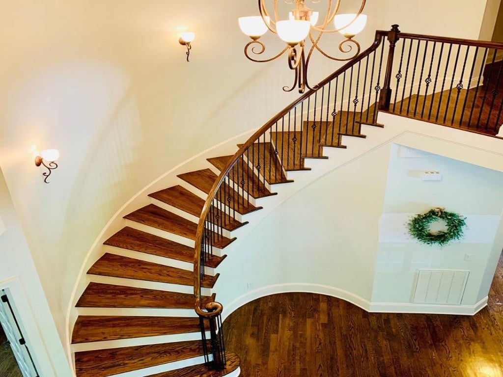 Why Should You Call For A Hardwood Floor Refinishing Service