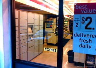 Quelle: Eine Paketbox von Amazon in einem Supermarkt
 