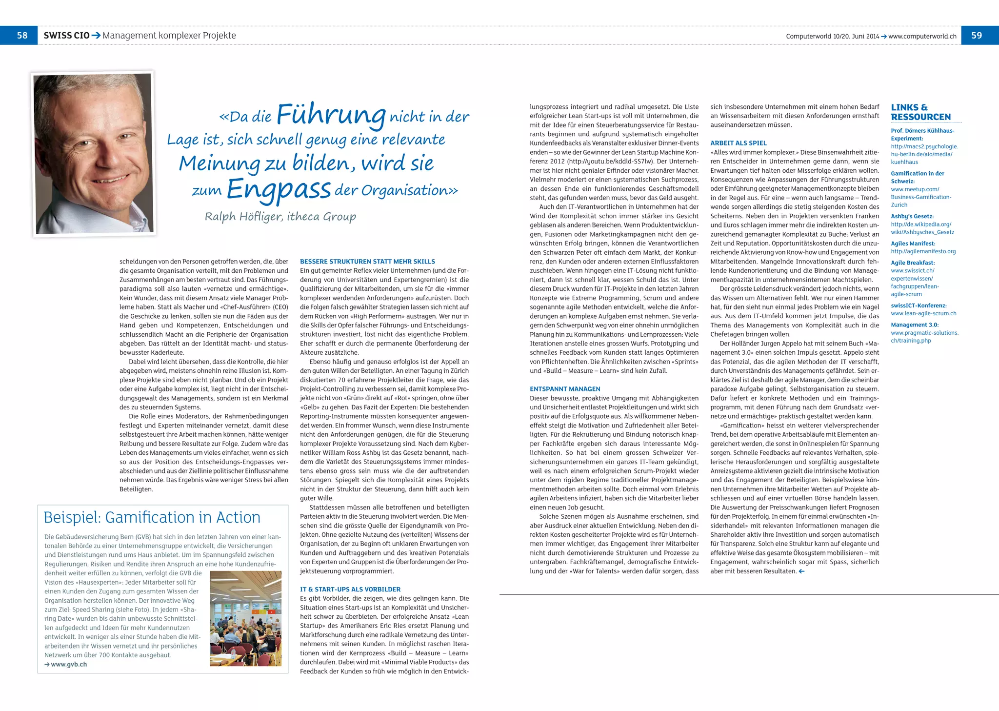 scheidungen von den Personen getroffen werden, die, über
die gesamte Organisation verteilt, mit den Problemen und
Zusammenhängen am besten vertraut sind. Das Führungs­
paradigma soll also lauten «vernetze und ermächtige».
Kein Wunder, dass mit diesem Ansatz viele Manager Prob­
leme haben. Statt als Macher und «Chef­Ausführer» (CEO)
die Geschicke zu lenken, sollen sie nun die Fäden aus der
Hand geben und Kompetenzen, Entscheidungen und
schlussendlich Macht an die Peripherie der Organisation
abgeben. Das rüttelt an der Identität macht­ und status­
bewusster Kaderleute.
Dabei wird leicht übersehen, dass die Kontrolle, die hier
abgegeben wird, meistens ohnehin reine Illusion ist. Kom­
plexe Projekte sind eben nicht planbar. Und ob ein Projekt
oder eine Aufgabe komplex ist, liegt nicht in der Entschei­
dungsgewalt des Managements, sondern ist ein Merkmal
des zu steuernden Systems.
Die Rolle eines Moderators, der Rahmenbedingungen
festlegt und Experten miteinander vernetzt, damit diese
selbstgesteuert ihre Arbeit machen können, hätte weniger
Reibung und bessere Resultate zur Folge. Zudem wäre das
Leben des Managements um vieles einfacher, wenn es sich
so aus der Position des Entscheidungs­Engpasses ver­
abschieden und aus der Ziellinie politischer Einﬂussnahme
nehmen würde. Das Ergebnis wäre weniger Stress bei allen
Beteiligten.
bessere strUKtUren statt mehr sKills
Ein gut gemeinter Reﬂex vieler Unternehmen (und die For­
derung von Universitäten und Expertengremien) ist die
Qualifizierung der Mitarbeitenden, um sie für die «immer
komplexer werdenden Anforderungen» aufzurüsten. Doch
die Folgen falsch gewählter Strategien lassen sich nicht auf
dem Rücken von «High Performern» austragen. Wer nur in
die Skills der Opfer falscher Führungs­ und Entscheidungs­
strukturen investiert, löst nicht das eigentliche Problem.
Eher schafft er durch die permanente Überforderung der
Akteure zusätzliche.
Ebenso häufig und genauso erfolglos ist der Appell an
den guten Willen der Beteiligten. An einer Tagung in Zürich
diskutierten 70 erfahrene Projektleiter die Frage, wie das
Projekt­Controlling zu verbessern sei, damit komplexe Pro­
jekte nicht von «Grün» direkt auf «Rot» springen, ohne über
«Gelb» zu gehen. Das Fazit der Experten: Die bestehenden
Reporting­Instrumente müssten konsequenter angewen­
det werden. Ein frommer Wunsch, wenn diese Instrumente
nicht den Anforderungen genügen, die für die Steuerung
komplexer Projekte Voraussetzung sind. Nach dem Kyber­
netiker William Ross Ashby ist das Gesetz benannt, nach­
dem die Varietät des Steuerungssystems immer mindes­
tens ebenso gross sein muss wie die der auftretenden
Störungen. Spiegelt sich die Komplexität eines Projekts
nicht in der Struktur der Steuerung, dann hilft auch kein
guter Wille.
Stattdessen müssen alle betroffenen und beteiligten
Parteien aktiv in die Steuerung involviert werden. Die Men­
schen sind die grösste Quelle der Eigendynamik von Pro­
jekten. Ohne gezielte Nutzung des (verteilten) Wissens der
Organisation, der zu Beginn oft unklaren Erwartungen von
Kunden und Auftraggebern und des kreativen Potenzials
von Experten und Gruppen ist die Überforderungen der Pro­
jektsteuerung vorprogrammiert.
it & start-Ups als Vorbilder
Es gibt Vorbilder, die zeigen, wie dies gelingen kann. Die
Situation eines Start­ups ist an Komplexität und Unsicher­
heit schwer zu überbieten. Der erfolgreiche Ansatz «Lean
Startup» des Amerikaners Eric Ries ersetzt Planung und
Marktforschung durch eine radikale Vernetzung des Unter­
nehmens mit seinen Kunden. In möglichst raschen Itera­
tionen wird der Kernprozess «Build – Measure – Learn»
durchlaufen. Dabei wird mit «Minimal Viable Products» das
Feedback der Kunden so früh wie möglich in den Entwick­
lungsprozess integriert und radikal umgesetzt. Die Liste
erfolgreicher Lean Start­ups ist voll mit Unternehmen, die
mit der Idee für einen Steuerberatungsservice für Restau­
rants beginnen und aufgrund systematisch eingeholter
Kundenfeedbacks als Veranstalter exklusiver Dinner­Events
enden – so wie der Gewinner der Lean Startup Machine Kon­
ferenz 2012 (http://youtu.be/kddld­SS7lw). Der Unterneh­
mer ist hier nicht genialer Erfinder oder visionärer Macher.
Vielmehr moderiert er einen systematischen Suchprozess,
an dessen Ende ein funktionierendes Geschäftsmodell
steht, das gefunden werden muss, bevor das Geld ausgeht.
Auch den IT­Verantwortlichen in Unternehmen hat der
Wind der Komplexität schon immer stärker ins Gesicht
geblasen als anderen Bereichen. Wenn Produktentwicklun­
gen, Fusionen oder Marketingkampagnen nicht den ge­
wünschten Erfolg bringen, können die Verantwortlichen
den Schwarzen Peter oft einfach dem Markt, der Konkur­
renz, den Kunden oder anderen externen Einﬂussfaktoren
zuschieben. Wenn hingegen eine IT­Lösung nicht funktio­
niert, dann ist schnell klar, wessen Schuld das ist. Unter
diesem Druck wurden für IT­Projekte in den letzten Jahren
Konzepte wie Extreme Programming, Scrum und andere
sogenannte agile Methoden entwickelt, welche die Anfor­
derungen an komplexe Aufgaben ernst nehmen. Sie verla­
gern den Schwerpunkt weg von einer ohnehin unmöglichen
Planung hin zu Kommunikations­ und Lernprozessen: Viele
Iterationen anstelle eines grossen Wurfs. Prototyping und
schnelles Feedback vom Kunden statt langes Optimieren
von Pﬂichtenheften. Die Ähnlichkeiten zwischen «Sprints»
und «Build – Measure – Learn» sind kein Zufall.
entspannt managen
Dieser bewusste, proaktive Umgang mit Abhängigkeiten
und Unsicherheit entlastet Projektleitungen und wirkt sich
positiv auf die Erfolgsquote aus. Als willkommener Neben­
effekt steigt die Motivation und Zufriedenheit aller Betei­
ligten. Für die Rekrutierung und Bindung notorisch knap­
per Fachkräfte ergeben sich daraus interessante Mög­
lichkeiten. So hat bei einem grossen Schweizer Ver­
sicherungsunternehmen ein ganzes IT­Team gekündigt,
weil es nach einem erfolgreichen Scrum­Projekt wieder
unter dem rigiden Regime traditioneller Projektmanage­
mentmethoden arbeiten sollte. Doch einmal vom Erlebnis
agilen Arbeitens infiziert, haben sich die Mitarbeiter lieber
einen neuen Job gesucht.
Solche Szenen mögen als Ausnahme erscheinen, sind
aber Ausdruck einer aktuellen Entwicklung. Neben den di­
rekten Kosten gescheiterter Projekte wird es für Unterneh­
men immer wichtiger, das Engagement ihrer Mitarbeiter
nicht durch demotivierende Strukturen und Prozesse zu
untergraben. Fachkräftemangel, demografische Entwick­
lung und der «War for Talents» werden dafür sorgen, dass
sich insbesondere Unternehmen mit einem hohen Bedarf
an Wissensarbeitern mit diesen Anforderungen ernsthaft
auseinandersetzen müssen.
arbeit als spiel
«Alles wird immer komplexer.» Diese Binsenwahrheit zitie­
ren Entscheider in Unternehmen gerne dann, wenn sie
Erwartungen tief halten oder Misserfolge erklären wollen.
Konsequenzen wie Anpassungen der Führungsstrukturen
oder Einführung geeigneter Managementkonzepte bleiben
in der Regel aus. Für eine – wenn auch langsame – Trend­
wende sorgen allerdings die stetig steigenden Kosten des
Scheiterns. Neben den in Projekten versenkten Franken
und Euros schlagen immer mehr die indirekten Kosten un­
zureichend gemanagter Komplexität zu Buche: Verlust an
Zeit und Reputation. Opportunitätskosten durch die unzu­
reichende Aktivierung von Know­how und Engagement von
Mitarbeitenden. Mangelnde Innovationskraft durch feh­
lende Kundenorientierung und die Bindung von Manage­
mentkapazität in unternehmensinternen Machtspielen.
Der grösste Leidensdruck verändert jedoch nichts, wenn
das Wissen um Alternativen fehlt. Wer nur einen Hammer
hat, für den sieht nun einmal jedes Problem wie ein Nagel
aus. Aus dem IT­Umfeld kommen jetzt Impulse, die das
Thema des Managements von Komplexität auch in die
Chefetagen bringen wollen.
Der Holländer Jurgen Appelo hat mit seinem Buch «Ma­
nagement 3.0» einen solchen Impuls gesetzt. Appelo sieht
das Potenzial, das die agilen Methoden der IT verschafft,
durch Unverständnis des Managements gefährdet. Sein er­
klärtes Ziel ist deshalb der agile Manager, dem die scheinbar
paradoxe Aufgabe gelingt, Selbstorganisation zu steuern.
Dafür liefert er konkrete Methoden und ein Trainings­
programm, mit denen Führung nach dem Grundsatz «ver­
netze und ermächtige» praktisch gestaltet werden kann.
«Gamification» heisst ein weiterer vielversprechender
Trend, bei dem operative Arbeitsabläufe mit Elementen an­
gereichert werden, die sonst in Onlinespielen für Spannung
sorgen. Schnelle Feedbacks auf relevantes Verhalten, spie­
lerische Herausforderungen und sorgfältig ausgestaltete
Anreizsysteme aktivieren gezielt die intrinsische Motivation
und das Engagement der Beteiligten. Beispielswiese kön­
nen Unternehmen ihre Mitarbeiter Wetten auf Projekte ab­
schliessen und auf einer virtuellen Börse handeln lassen.
Die Auswertung der Preisschwankungen liefert Prognosen
für den Projekterfolg. In einem für einmal erwünschten «In­
siderhandel» mit relevanten Informationen managen die
Shareholder aktiv ihre Investition und sorgen automatisch
für Transparenz. Solch eine Struktur kann auf elegante und
effektive Weise das gesamte Ökosystem mobilisieren – mit
Engagement, wahrscheinlich sogar mit Spass, sicherlich
aber mit besseren Resultaten.
LINKS &
reSSourCeN
prof. dörners Kühlhaus-
experiment:
http://macs2.psychologie.
hu­berlin.de/aio/media/
kuehlhaus
gamiﬁcation in der
schweiz:
www.meetup.com/
Business­Gamification­
Zurich
ashby’s gesetz:
http://de.wikipedia.org/
wiki/Ashbysches_Gesetz
agiles manifest:
http://agilemanifesto.org
agile breakfast:
www.swissict.ch/
expertenwissen/
fachgruppen/lean­
agile­scrum
swissict-Konferenz:
www.lean­agile­scrum.ch
management 3.0:
www.pragmatic­solutions.
ch/training.php
Lage ist, sich schnell genug eine relevante
Meinung zu bilden, wird sie
«Da die Führungnicht in der
zum Engpassder Organisation»
Ralph Höﬂiger, itheca Group
Die Gebäudeversicherung Bern (GVB) hat sich in den letzten Jahren von einer kan­
tonalen Behörde zu einer Unternehmensgruppe entwickelt, die Versicherungen
und Dienstleistungen rund ums Haus anbietet. Um im Spannungsfeld zwischen
Regulierungen, Risiken und Rendite ihren Anspruch an eine hohe Kundenzufrie­
denheit weiter erfüllen zu können, verfolgt die GVB die
Vision des «Hausexperten»: Jeder Mitarbeiter soll für
einen Kunden den Zugang zum gesamten Wissen der
Organisation herstellen können. Der innovative Weg
zum Ziel: Speed Sharing (siehe Foto). In jedem «Sha­
ring Date» wurden bis dahin unbewusste Schnittstel­
len aufgedeckt und Ideen für mehr Kundennutzen
entwickelt. In weniger als einer Stunde haben die Mit­
arbeitenden ihr Wissen vernetzt und ihr persönliches
Netzwerk um über 700 Kontakte ausgebaut.
www.gvb.ch
Beispiel: Gamiﬁcation in Action
58 Computerworld 10/20. Juni 2014 www.computerworld.ch 59sWiss cio Management komplexer Projekte
 