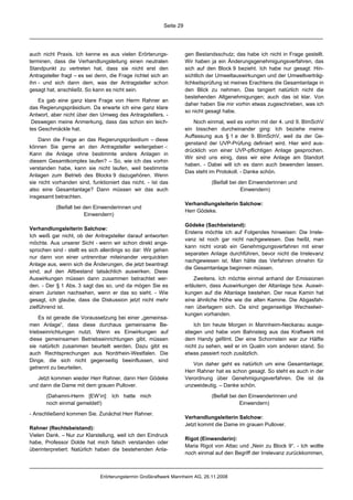 Seite 29




auch nicht Praxis. Ich kenne es aus vielen Erörterungs-              gen Bestandsschutz; das habe ich nicht in Frage gestellt.
terminen, dass die Verhandlungsleitung einen neutralen               Wir haben ja ein Änderungsgenehmigungsverfahren, das
Standpunkt zu vertreten hat, dass sie nicht erst den                 sich auf den Block 9 bezieht. Ich habe nur gesagt: Hin-
Antragsteller fragt – es sei denn, die Frage richtet sich an         sichtlich der Umweltauswirkungen und der Umweltverträg-
ihn - und sich dann dem, was der Antragsteller schon                 lichkeitsprüfung ist meines Erachtens die Gesamtanlage in
gesagt hat, anschließt. So kann es nicht sein.                       den Blick zu nehmen. Das tangiert natürlich nicht die
                                                                     bestehenden Altgenehmigungen; auch das ist klar. Von
    Es gab eine ganz klare Frage von Herrn Rahner an
                                                                     daher haben Sie mir vorhin etwas zugeschrieben, was ich
das Regierungspräsidium. Da erwarte ich eine ganz klare
                                                                     so nicht gesagt habe.
Antwort, aber nicht über den Umweg des Antragstellers. -
 Deswegen meine Anmerkung, dass das schon ein leich-                    Noch einmal, weil es vorhin mit der 4. und 9. BImSchV
tes Geschmäckle hat.                                                 ein bisschen durcheinander ging: Ich beziehe meine
                                                                     Auffassung aus § 1 a der 9. BImSchV, weil da der Ge-
    Dann die Frage an das Regierungspräsidium – diese
                                                                     genstand der UVP-Prüfung definiert wird. Hier wird aus-
können Sie gerne an den Antragsteller weitergeben -:
                                                                     drücklich von einer UVP-pflichtigen Anlage gesprochen.
Kann die Anlage ohne bestimmte andere Anlagen in
                                                                     Wir sind uns einig, dass wir eine Anlage am Standort
diesem Gesamtkomplex laufen? – So, wie ich das vorhin
                                                                     haben. - Dabei will ich es dann auch bewenden lassen.
verstanden habe, kann sie nicht laufen, weil bestimmte
                                                                     Das steht im Protokoll. - Danke schön.
Anlagen zum Betrieb des Blocks 9 dazugehören. Wenn
sie nicht vorhanden sind, funktioniert das nicht. - Ist das                    (Beifall bei den Einwenderinnen und
also eine Gesamtanlage? Dann müssen wir das auch                                             Einwendern)
insgesamt betrachten.
                                                                     Verhandlungsleiterin Salchow:
           (Beifall bei den Einwenderinnen und
                                                                     Herr Gödeke.
                        Einwendern)
                                                                     Gödeke (Sachbeistand):
Verhandlungsleiterin Salchow:
                                                                     Erstens möchte ich auf Folgendes hinweisen: Die Irrele-
Ich weiß gar nicht, ob der Antragsteller darauf antworten
                                                                     vanz ist noch gar nicht nachgewiesen. Das heißt, man
möchte. Aus unserer Sicht - wenn wir schon direkt ange-
                                                                     kann nicht vorab ein Genehmigungsverfahren mit einer
sprochen sind - stellt es sich allerdings so dar: Wir gehen
                                                                     separaten Anlage durchführen, bevor nicht die Irrelevanz
nur dann von einer untrennbar miteinander verquickten
                                                                     nachgewiesen ist. Man hätte das Verfahren ohnehin für
Anlage aus, wenn sich die Änderungen, die jetzt beantragt
                                                                     die Gesamtanlage beginnen müssen.
sind, auf den Altbestand tatsächlich auswirken. Diese
Auswirkungen müssen dann zusammen betrachtet wer-                        Zweitens. Ich möchte einmal anhand der Emissionen
den. - Der § 1 Abs. 3 sagt das so, und da mögen Sie es               erläutern, dass Auswirkungen der Altanlage bzw. Auswir-
einem Juristen nachsehen, wenn er das so sieht. - Wie                kungen auf die Altanlage bestehen. Der neue Kamin hat
gesagt, ich glaube, dass die Diskussion jetzt nicht mehr             eine ähnliche Höhe wie die alten Kamine. Die Abgasfah-
zielführend ist.                                                     nen überlagern sich. Da sind gegenseitige Wechselwir-
                                                                     kungen vorhanden.
    Es ist gerade die Voraussetzung bei einer „gemeinsa-
men Anlage“, dass diese durchaus gemeinsame Be-                          Ich bin heute Morgen in Mannheim-Neckarau ausge-
triebseinrichtungen nutzt. Wenn es Einwirkungen auf                  stiegen und habe vom Bahnsteig aus das Kraftwerk mit
diese gemeinsamen Betriebseinrichtungen gibt, müssen                 dem Handy gefilmt. Der eine Schornstein war zur Hälfte
sie natürlich zusammen beurteilt werden. Dazu gibt es                nicht zu sehen, weil er im Qualm vom anderen stand. So
auch Rechtsprechungen aus Nordrhein-Westfalen. Die                   etwas passiert noch zusätzlich.
Dinge, die sich nicht gegenseitig beeinflussen, sind
                                                                        Von daher geht es natürlich um eine Gesamtanlage;
getrennt zu beurteilen.
                                                                     Herr Rahner hat es schon gesagt. So steht es auch in der
   Jetzt kommen wieder Herr Rahner, dann Herr Gödeke                 Verordnung über Genehmigungsverfahren. Die ist da
und dann die Dame mit dem grauen Pullover.                           unzweideutig. – Danke schön.

       (Dahamni-Herm [EW’in]: Ich hatte mich                                   (Beifall bei den Einwenderinnen und
       noch einmal gemeldet!)                                                               Einwendern)

- Anschließend kommen Sie. Zunächst Herr Rahner.
                                                                     Verhandlungsleiterin Salchow:
                                                                     Jetzt kommt die Dame im grauen Pullover.
Rahner (Rechtsbeistand):
Vielen Dank. – Nur zur Klarstellung, weil ich den Eindruck
                                                                     Rigot (Einwenderin):
habe, Professor Dolde hat mich falsch verstanden oder
                                                                     Maria Rigot von Attac und „Nein zu Block 9“. - Ich wollte
überinterpretiert: Natürlich haben die bestehenden Anla-
                                                                     noch einmal auf den Begriff der Irrelevanz zurückkommen,



                              Erörterungstermin Großkraftwerk Mannheim AG, 26.11.2008
 