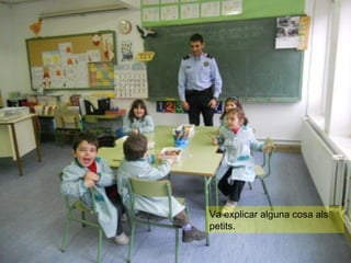 Va explicar alguna cosa als
petits.
 