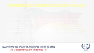 EXPERIÊNCIA DO ESTADO DE SÃO PAULO 
- o Executivo constituiu o Programa Cidade Legal, a fim de proceder à regularização de núcleos habitacionais. O 
Judiciário, por meio da Corregedoria Geral da Justiça, deu grande contribuição ao enfrentamento do problema por meio 
de dois provimentos, de nº 18/12 e nº 21/13, 
- “Regularização Fundiária Urbana no Estado Estado de São Paulo – Passo a Passo”, no Fórum João Mendes Júnior. A 
publicação, fruto de parceria entre CGJ, Governo estadual e Associação dos Registradores Imobiliários de São Paulo 
(Arisp), pretende orientar registradores e administradores públicos responsáveis pelo processo de regularização 
fundiária em âmbito urbano quanto aos ritos e documentos necessários em cada etapa da normalização de 
loteamentos. 
- a Corregedoria, a Secretaria de Estado da Habitação e a Arisp assinaram termo de cooperação para a criação do 
Grupo de Apoio à Regularização Fundiária (Garf). Formado por profissionais de notória especialização no assunto, o 
grupo tem a incumbência de visitar loteamentos irregulares e produzir relatórios que apontem soluções e proponham 
eventuais modificações legais 
 