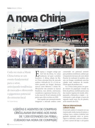 122 WWW.MUSICAEMERCADO.COM.BR
Feira Music China
A feira recebeu mais de 48 mil
visitantes de 96 países
LOJISTASEAGENTESDECOMPRAS
CIRCULAVAM EM MEIO AOS MAIS
DE 1.200 ESTANDES DA FEIRA:
CUIDADO NA HORA DE COMPRAR
Cada vez mais a Music
China torna-se um
evento fundamental
para o setor,
antecipando tendências
de mercado e oferecendo
o gigantesco potencial
do consumo local
Por Daniel Neves
Anova China
Esqueça a imagem antiga que
você tem da China. As coisas
mudaram, tal qual o produto
brasileiro. A última edição da Mu-
sic China, principal feira do mercado
asiático, realizada de 12 a 15 de ou-
tubro passado em Xangai, destacou
marcas como Meteoro e cordas SG.
Obviamente não somente as marcas
brasileiras, mas alemãs, americanas,
canadenses e japonesas fizeram a fes-
ta dos mais de 48 mil visitantes de 96
países que a feira recebeu em 2010.
Para aqueles que automaticamente
imaginam o mercado asiático como
consumidor em potencial somente
para produtos econômicos, saibam que
o lançamento da marca de carro alemã
Porsche foi realizado lá também, este
ano, em Xangai, considerada uma das
cidades mais modernas do mundo.
Chinês gosta de produto caro.
Se a China ainda possui um gran-
de número da população vivendo na
linha da pobreza, também possui uma
das maiores riquezas do mundo, ultra-
passando a Alemanha e o Japão — re-
centemente o país atingiu a marca de
segunda nação mais rica do planeta,
atrás somente dos EUA.
Marcas internacionais
colhem frutos
O mercado asiático é composto em sua
maioria pela venda maciça de pianos e
violinos; mas a música ocidental tem
ganhado expressão entre os jovens.
Liga-se a televisão e nota-se a diferen-
ça entre o jovem de hoje e o de quatro
Dave (Black Bug)
Eduarco Cabral (Made in Brazil),
Giorgio e Roberto Giannini
Alberto Batista (Deval), Vladimir
Teixeira e Leo Gorgatti (Wolf Music)
Carlos Cesar
(Condortech)
mm52_MusicChina.indd 122 17/12/2010 21:57:26
 