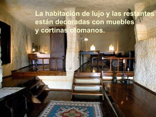 La habitación de lujo y las restantes están decoradas con muebles y cortinas otomanos. 