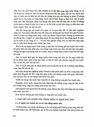diều hòa của tuần hoàn não. Khi chuyền tù tu thế nằm sang ngòi hoặc đúng, do có
tác dụng cùa trọng lục làm cho áp lục dòng máu lên não giảm, lập túc các mạch máu
não và trước não tụ điều hòa đế làm cho lượng máu qua não không bị giảm. o nhũng
nguôi bị xo vữa hoặc xo cúng động mạch não thì khả năng tụ đfêu hoa trên bị giám
hoặc mất, dẫn đến giảm nhiều lưu lượng tuần hoàn não khi thay đổi tu thế. những
bệnh nhân có bệnh lý khu trú ó não ta có thế thấy sụ mất khả năng tụ điêu hòa tuần
hoàn riêng à khu vục đó cùa não.
Khi đói tuông ghi lưu huyết não ngửa cồ và quay dầu hết về một phía (nghiệm
pháp cùa Yarouline) dẫn đến mất đối xúng của dường ghi lưu huyết não giũa hai bên,
nhất là à khu vục dộng mạch sống - nền, tuy nhiên ó nguôi bình thuồng sụ chênh lệch
dó không lòn,ở nguôi xo cúng động mạch, bị hẹp dộng mạch hay dộng mạch bị chèn
ép do bệnh lý cột sống cổ v.v... thì khi làm nghiệm pháp trên sự mất dối xúng tăng
lên và xuất hiện nhũng triệu chúng lâm sàng.
Khi bị đè ép dộng mạch cánh trongờ một bên thì dường ghi lưu huyết não ò bên
dó giảm biên độ, mất dinh phụ, lưu luông tuần hoàn qua bán cầu dại não này giảm.
Nhung dường cong không mất đi vì đuọc máu tù động mạch cành trong bên đói diện
bổ sung.
Nếu có huyết khói gây tắc dộng mạch cánh trong một bên thì rất nguy hiếm khi
đè ép động mạch cảnh trong bên lành, và khi dó thấy mất dường cong ghi lưu huyết
não cả hai bên bán cầu đại não.
Nếu có huyết khối gây tắc dộng mạch cảnh trong bên dè ép thì ta không thấy duòng
cong thay dối khi đè ép.
Khi tăng thông khí (nghiệm pháp Valsalva) làm giảm phân áp CƠ2 trong máu, làm
giảm biên độ(giàm độ dốc, tăng thòi gian di lên cùa dường cong, thòi gian tuần hoàn
qua não kéo dài và lưu lượng tuần hoàn não giảm.
Thuốc tác dụng vận mạch làm thay đổi rõ ràng (luông cong ghi lưu huyết não.
Histamin, nitrit amin, papaverin làm tăng biên độ dường cong, tăng dô dóc đi lên
của đường cong, tăng lưu lượng tuần hoàn não nhẹ.
Aminophylin làm giảm biên độ đường cong, không làm thay đối dáng kề lưu lượng
tuần hoàn qua não.
Acid nicotin không gây ảnh huống rõ ràng đến lưu huyết não.
4. THAY ĐỔI LƯU HUYẾT NÃO TRONG BỆNH LÝ MẠCH MẤU NÃO
4.1.Ở người cao huyết áp và xơ vữa dộng mạch náo.
• o bệnh nhân cao huyết áp không có xo vữa động mạch đường cong tăng biên độ,
với đinh dạng vòm, mất dinh phụ, góc di lên của đường cong tăng, thòi gian di lên cùa
178
 