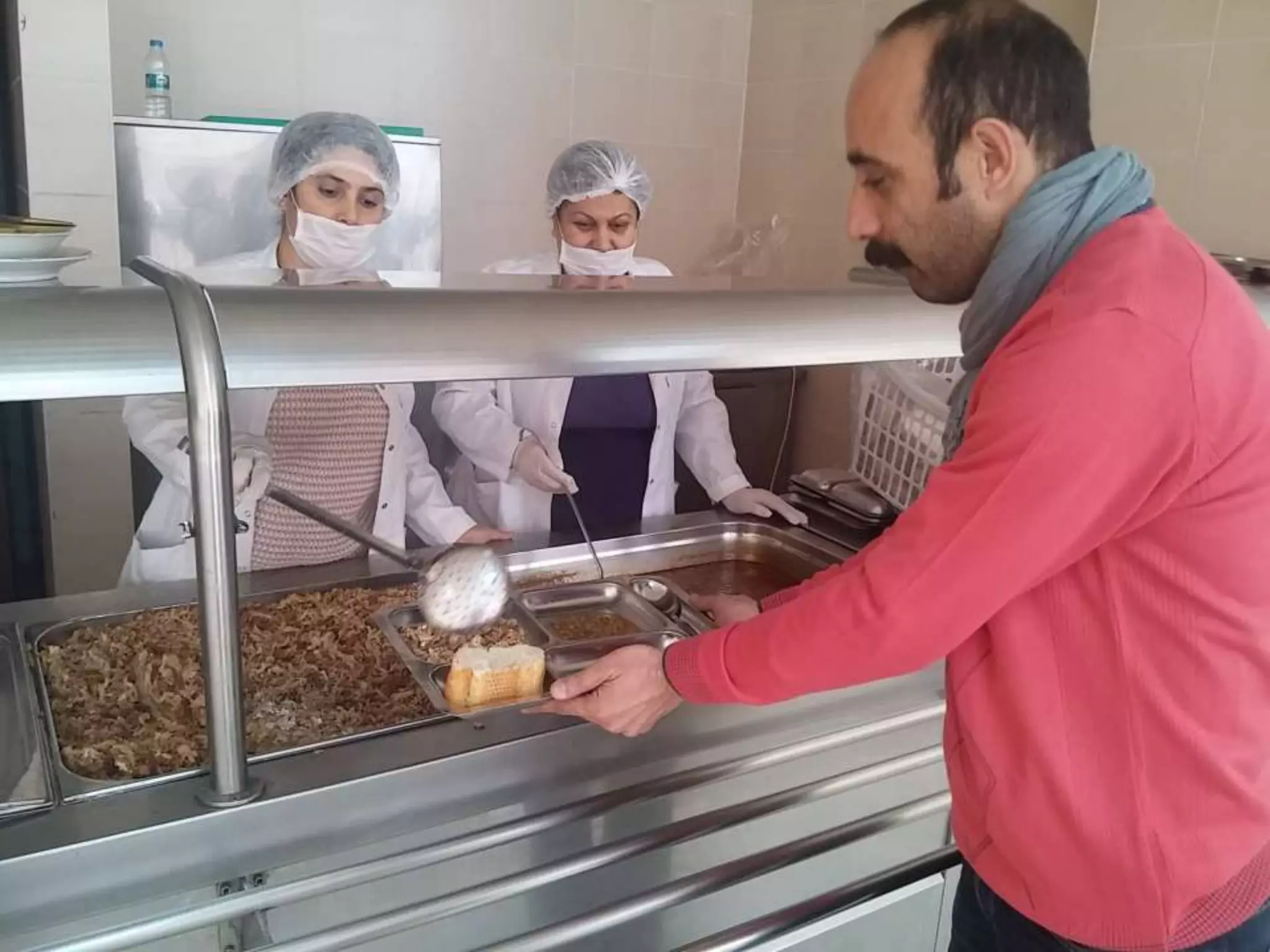 at school dininghall / taking lunch