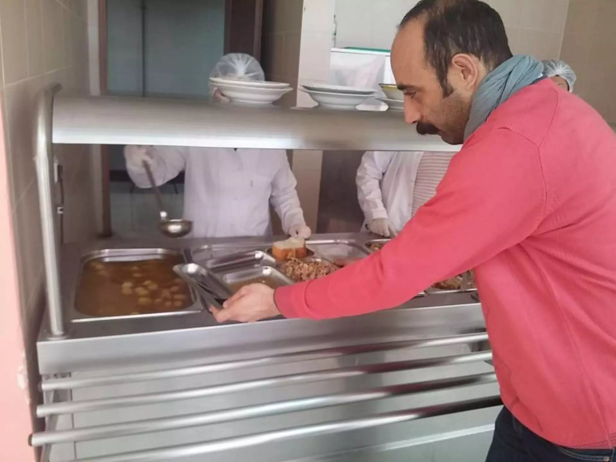 at school dininghall / taking lunch