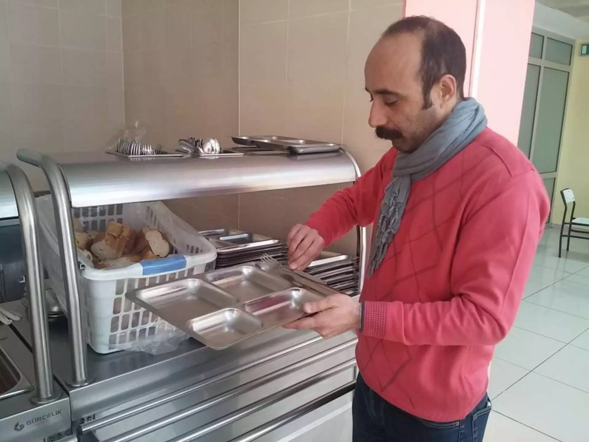 at school dininghall / taking lunch